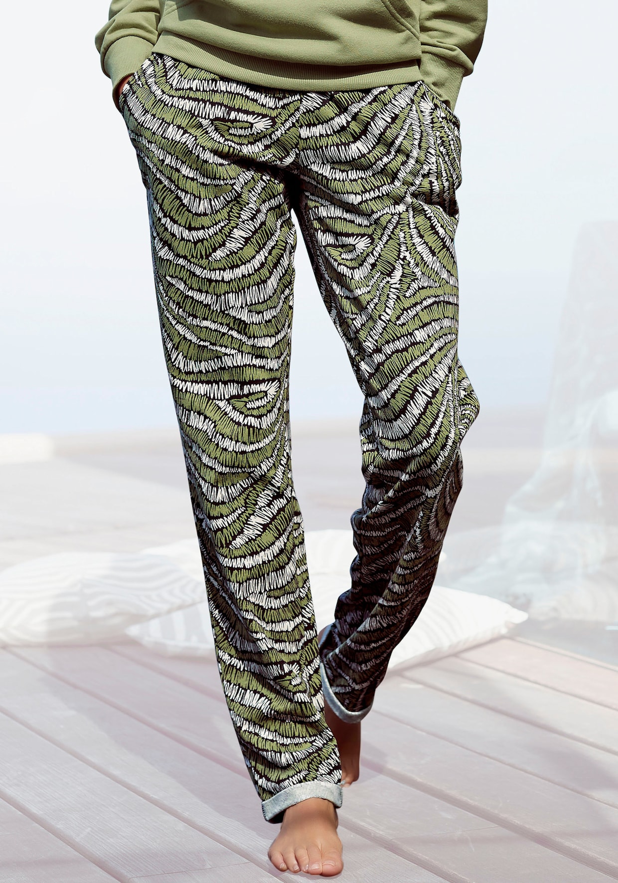 LASCANA Sweatbroek - zwart gedessineerd