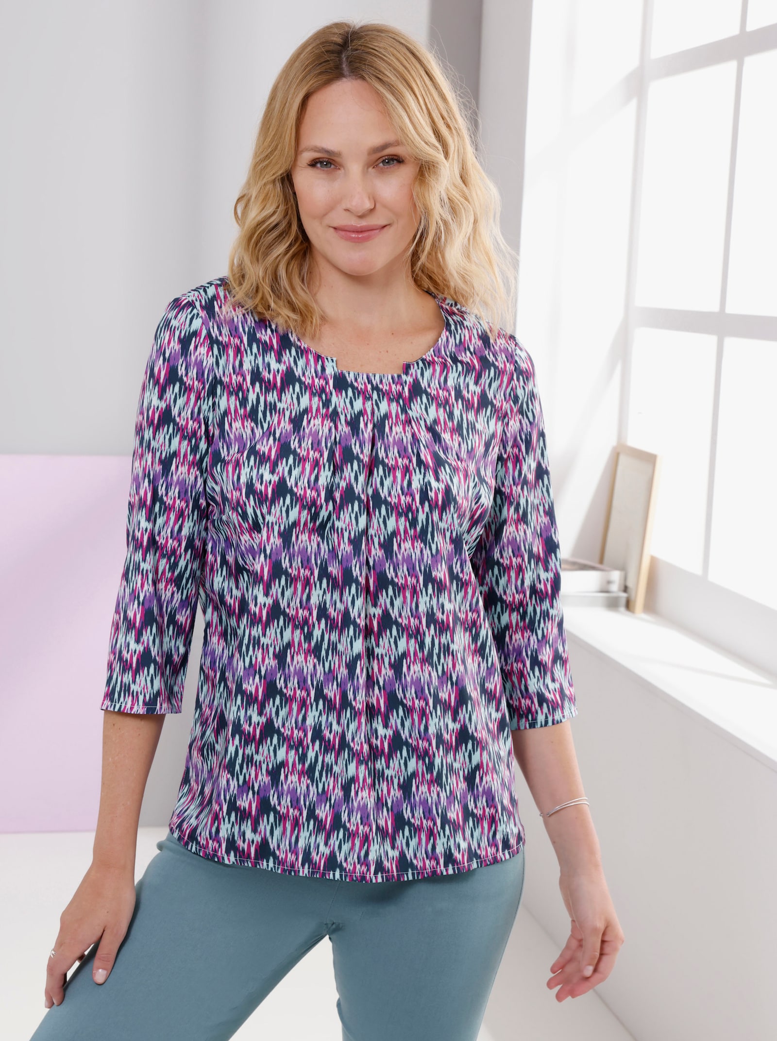 Schlupfbluse mit Falten am Ausschnitt - mint-marine-bedruckt