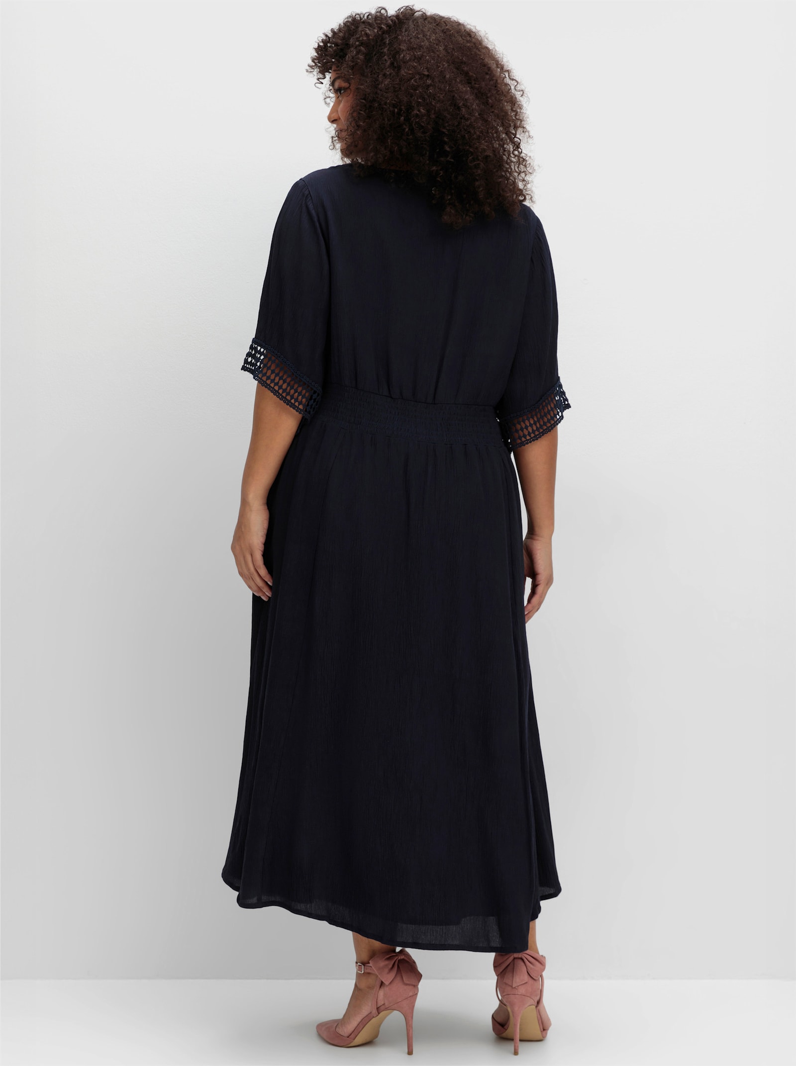 sheego Maxikleid mit Häkelspitze - tiefblau
