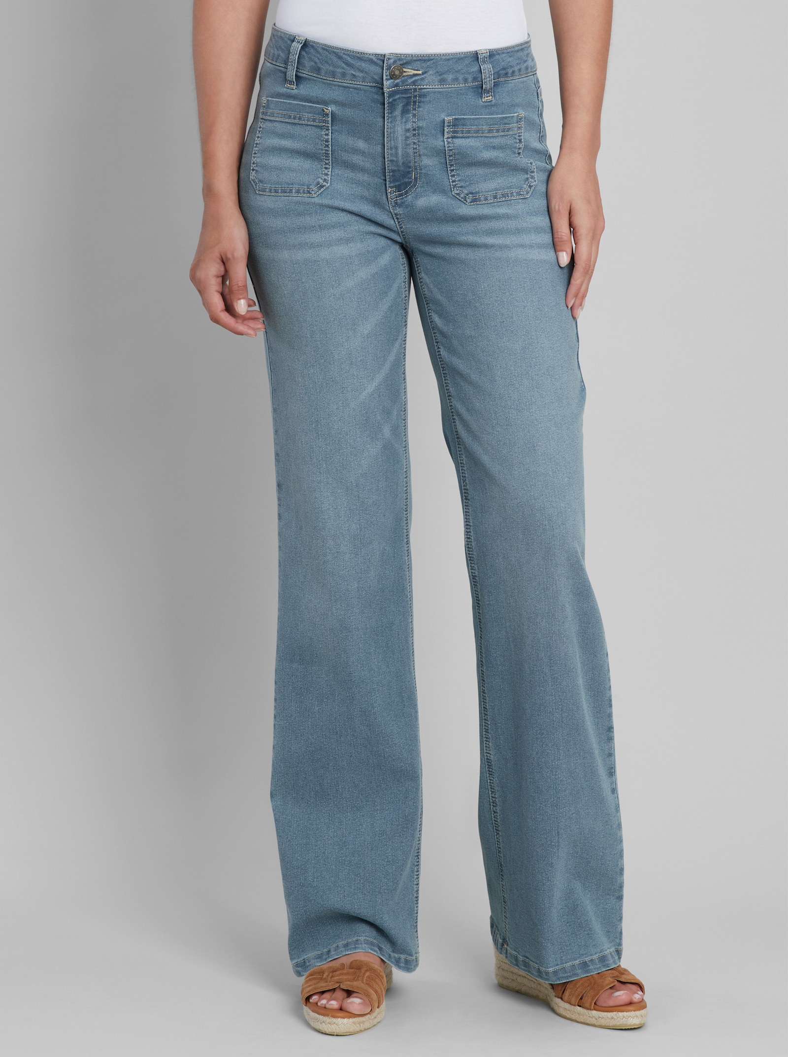 heine Bootcut-Jeans mit aufgesetzten Taschen - blue-bleached