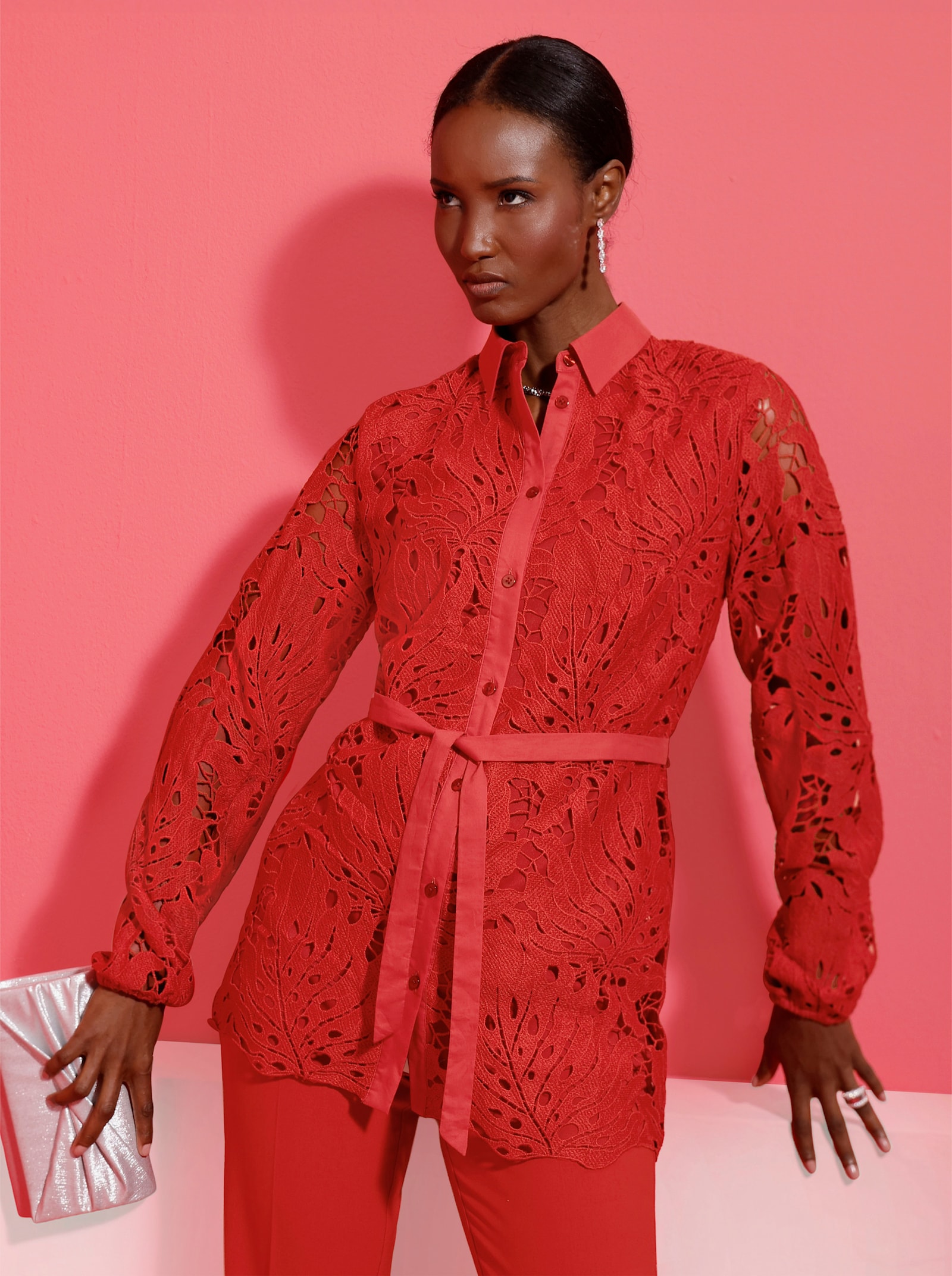  Spitzenbluse mit Bindegürtel - rot