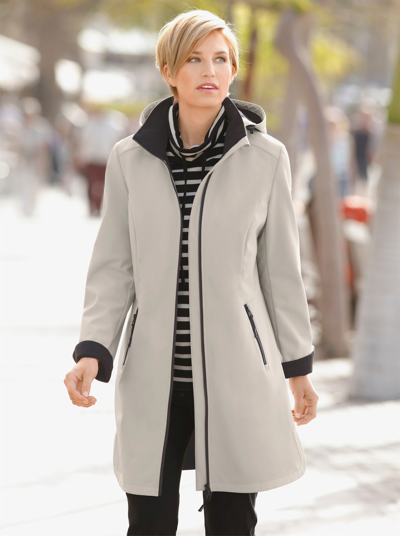 Softshelljacke mit Gummizug im Rücken - stein