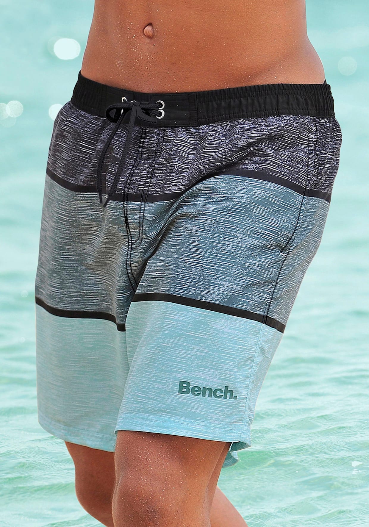 Bench. Badeshorts - schwarz-blau-hellblau