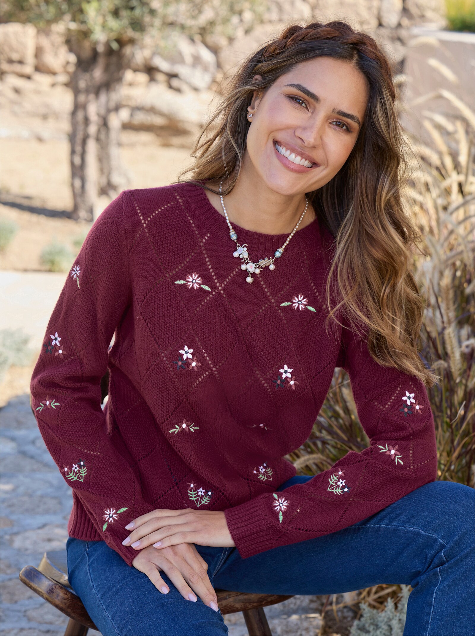 Ajourpullover mit floraler Stickerei - bordeaux