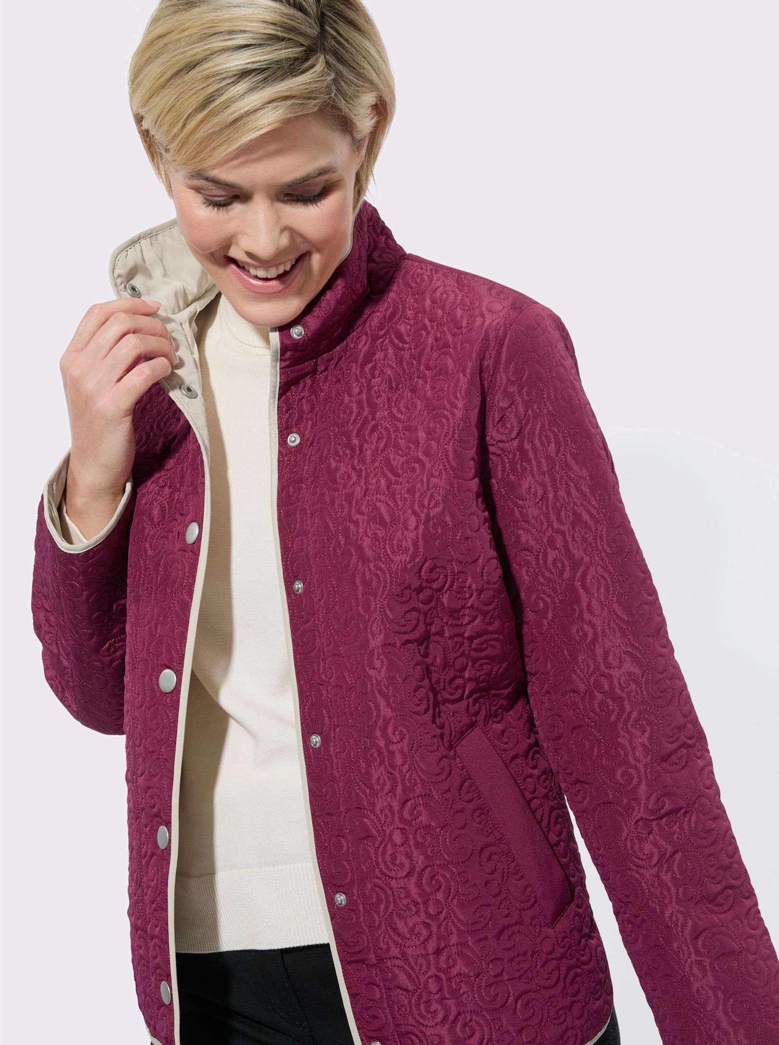 Steppjacke mit Kontrast-Paspelierung - bordeaux