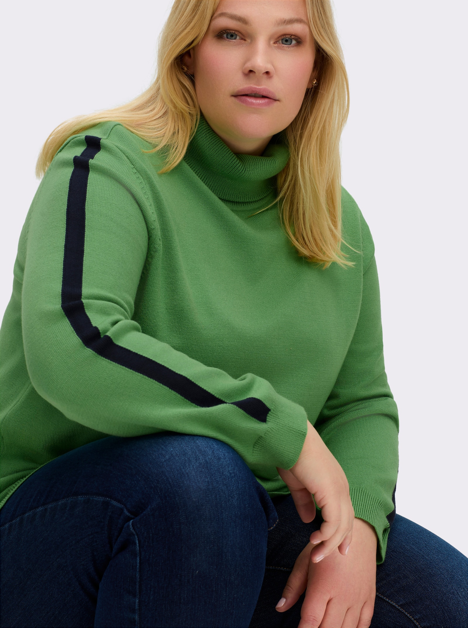 sheego Rollkragenpullover mit Kontraststreifen - apfel