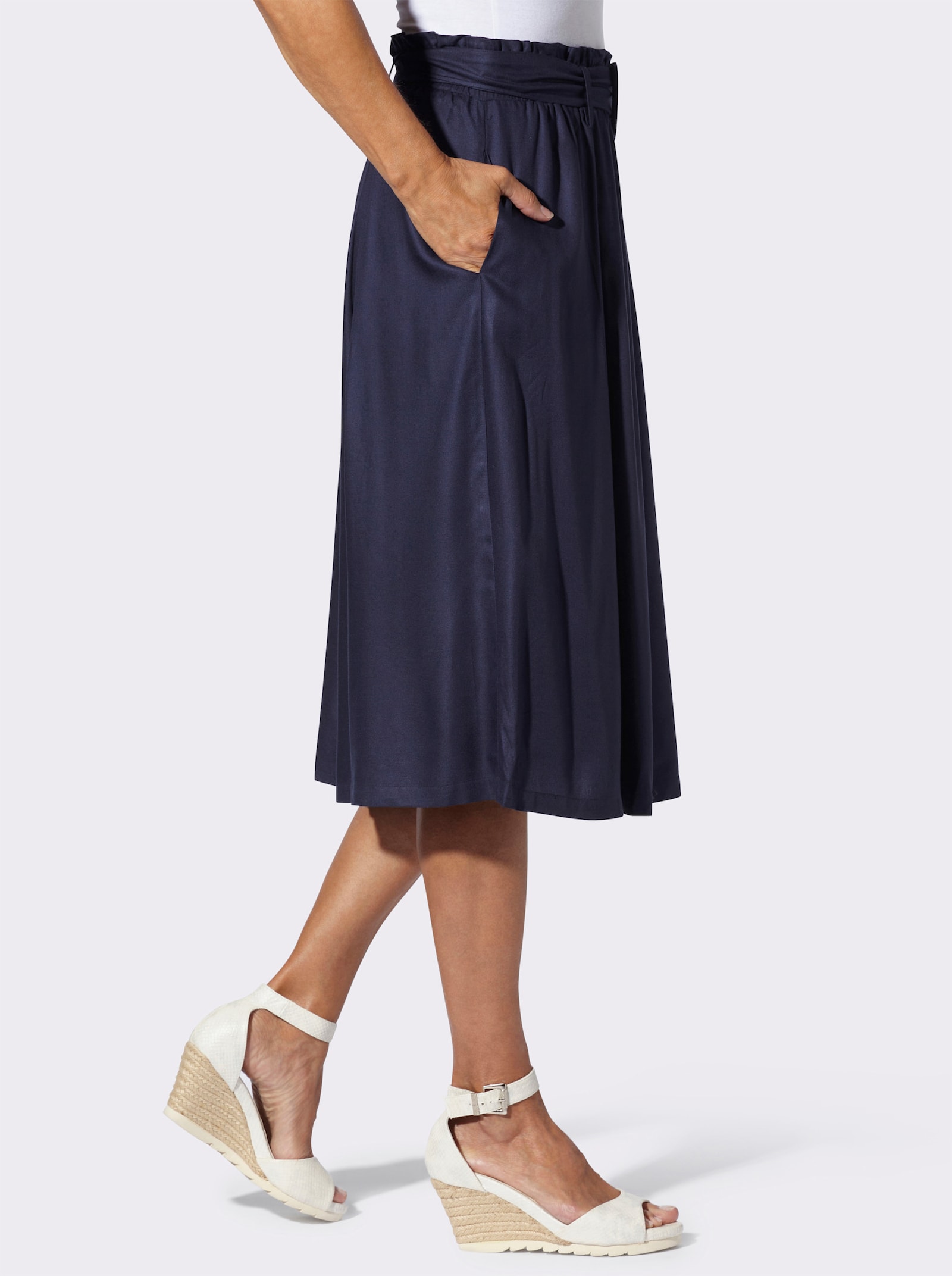 Schlupfrock in schwingender Form - marine