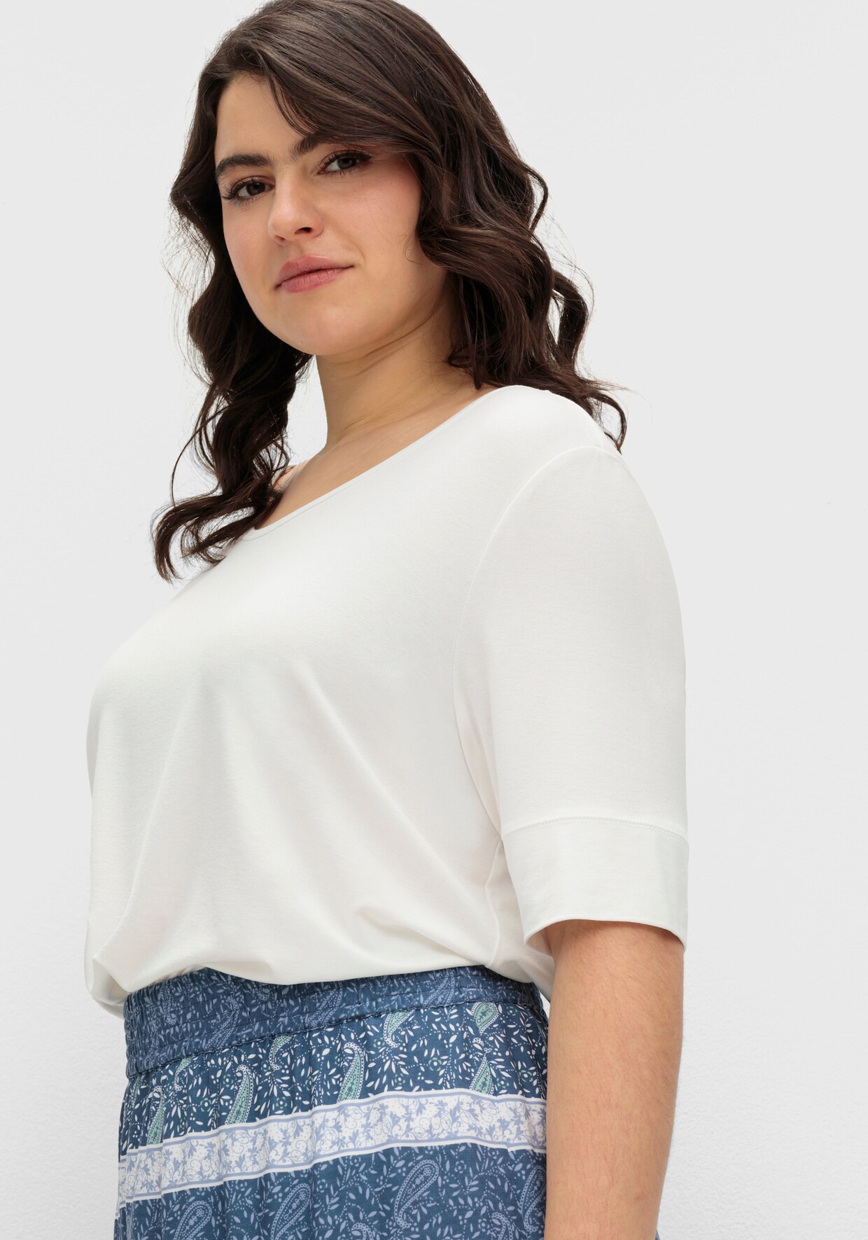 T-Shirt mit zweilagigem Ärmelbündchen - ecru