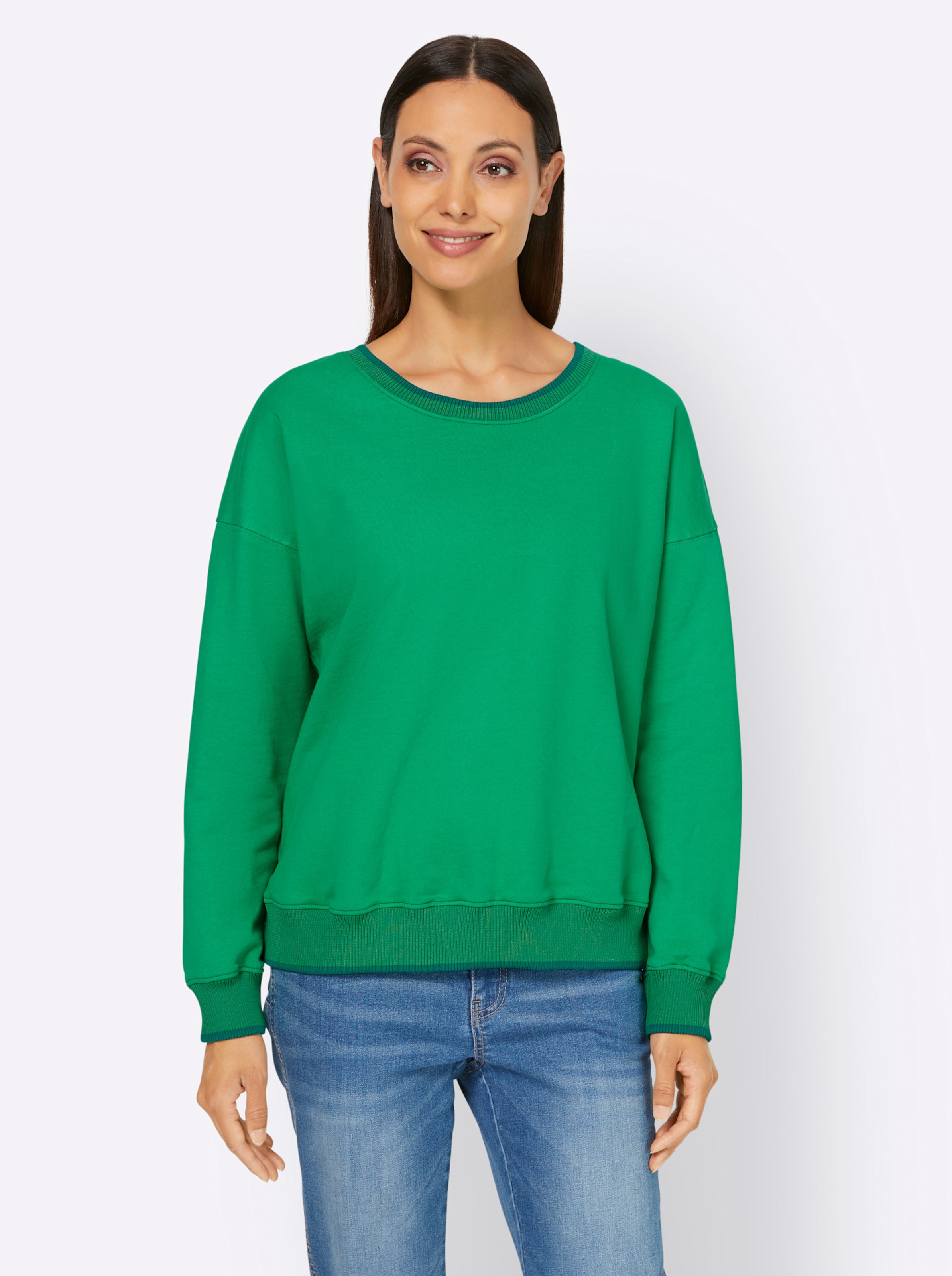 Sweat Shirt günstig Kaufen-Sweatshirt in grasgrün von heine. Sweatshirt in grasgrün von heine <![CDATA[Sweatshirt Top im Trend: die Rippenbündchen mit Kontraststreifen. Sportiver Style mit lässig überschnittener Schulter, Langarm und Rundhals-Ausschnitt. Softe Qualitä