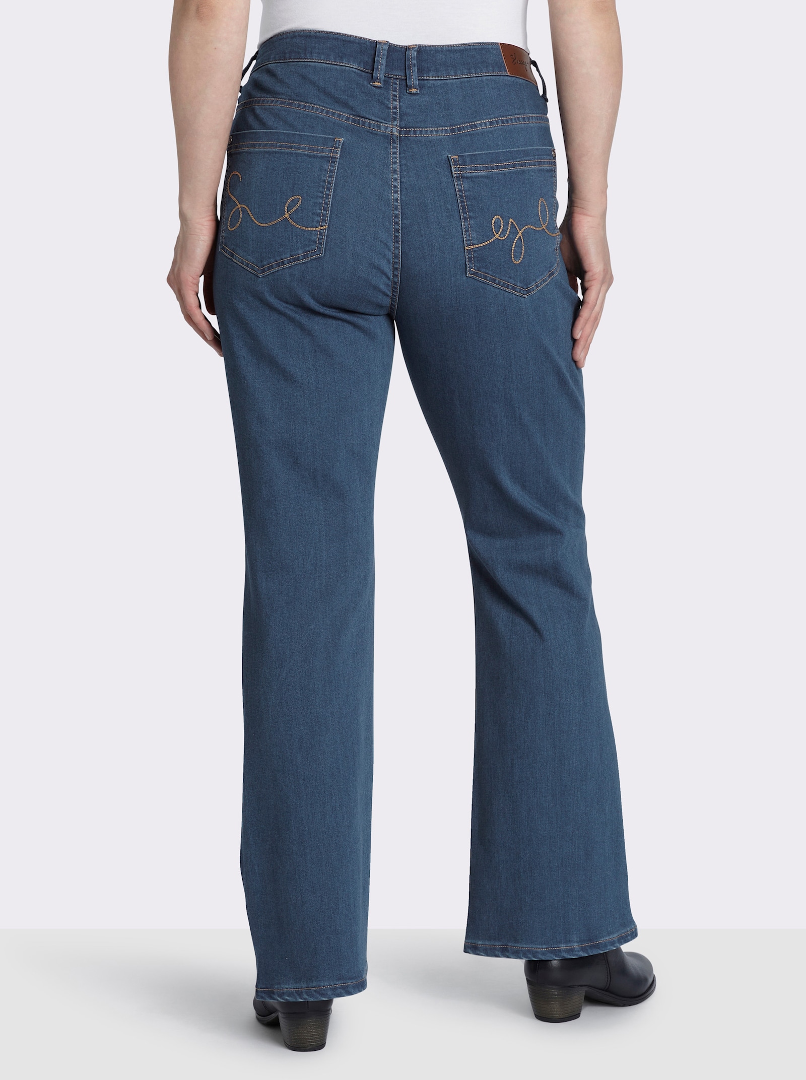 sheego Bootcut-Jeans in 5-Pocket-Form - blue-stone-washed