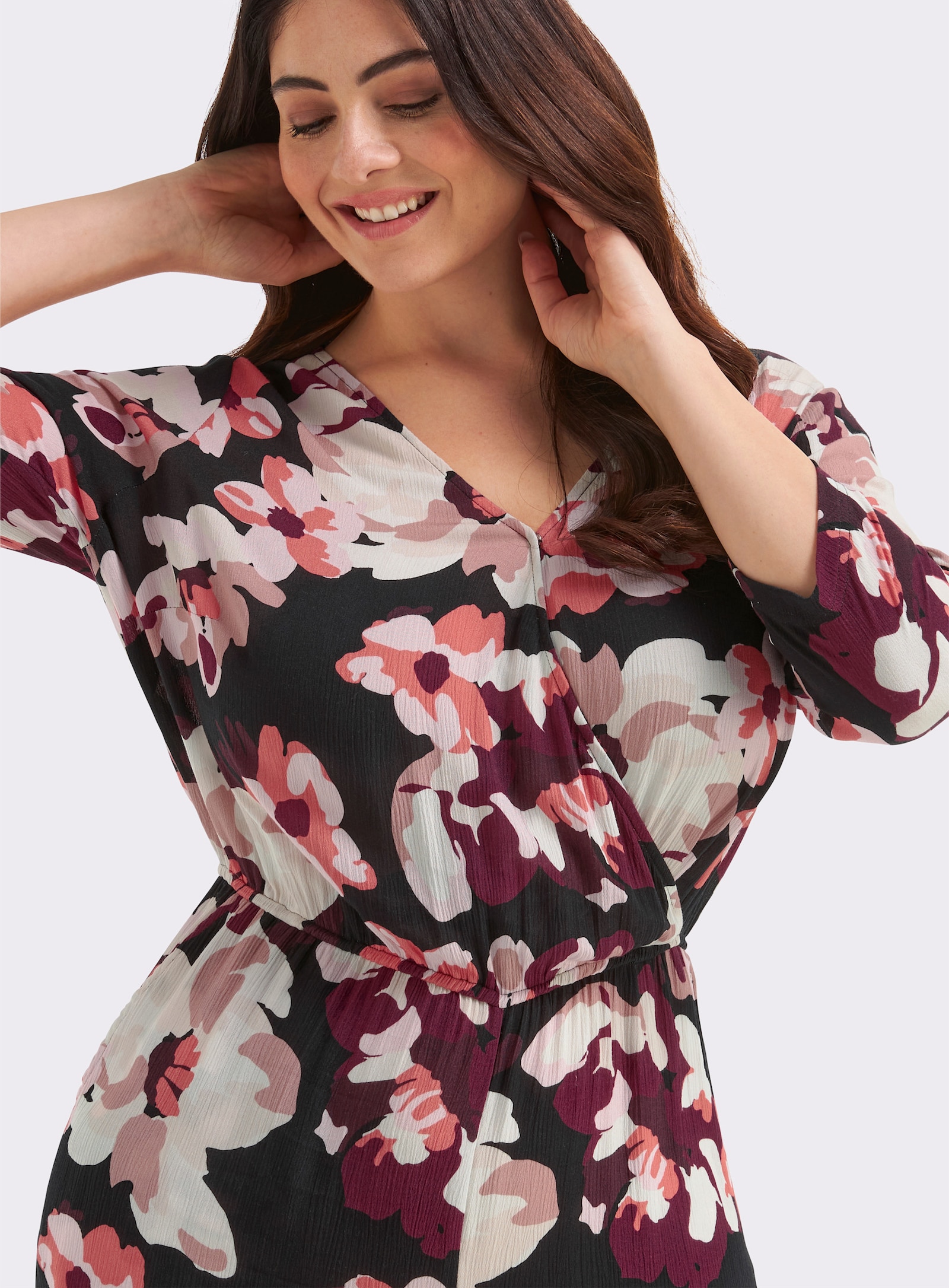 sheego Jumpsuit mit Blumenprint - schwarz-koralle-bedruckt