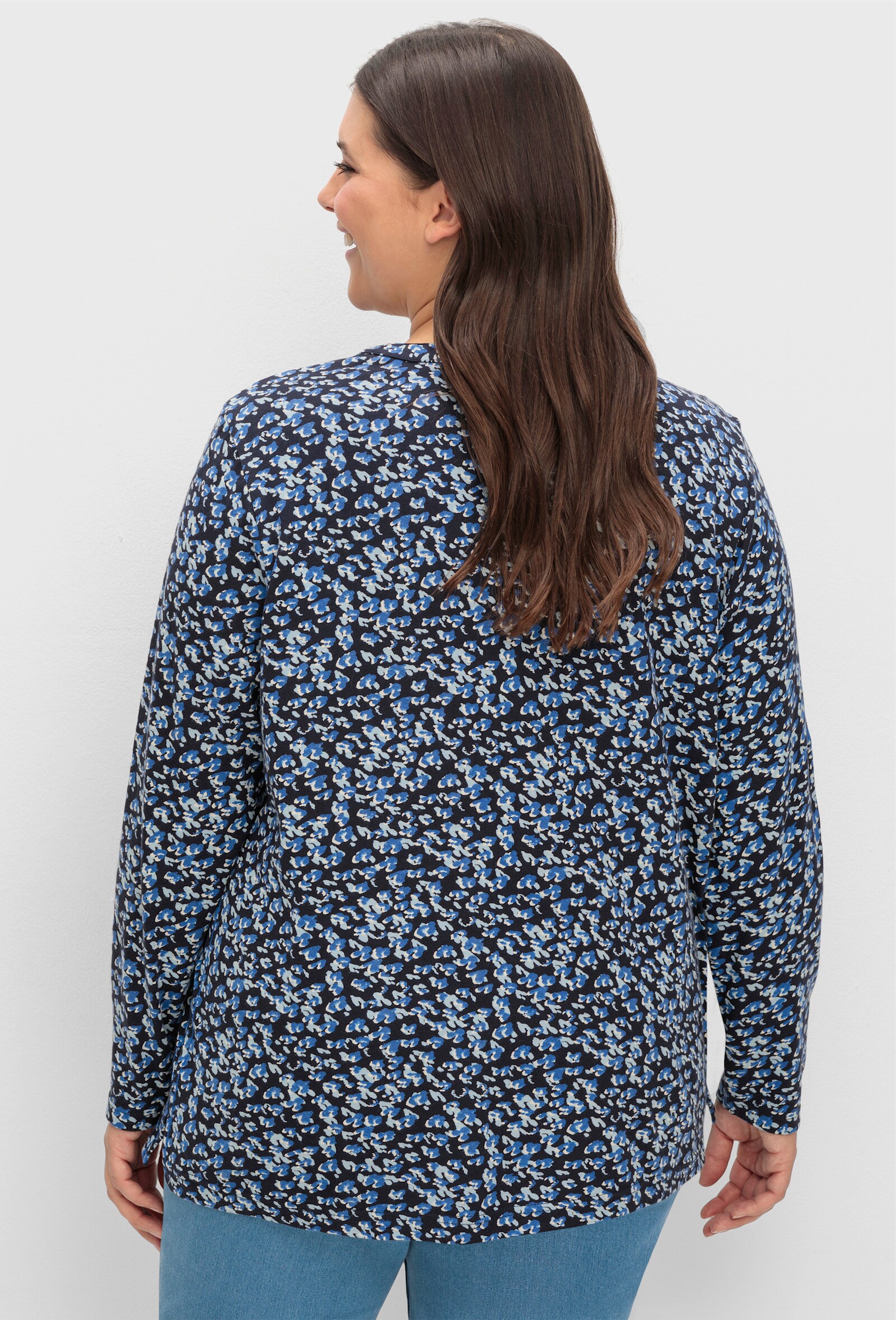 sheego Langarmshirt mit Blumen-Print allover - tiefblau-gemustert