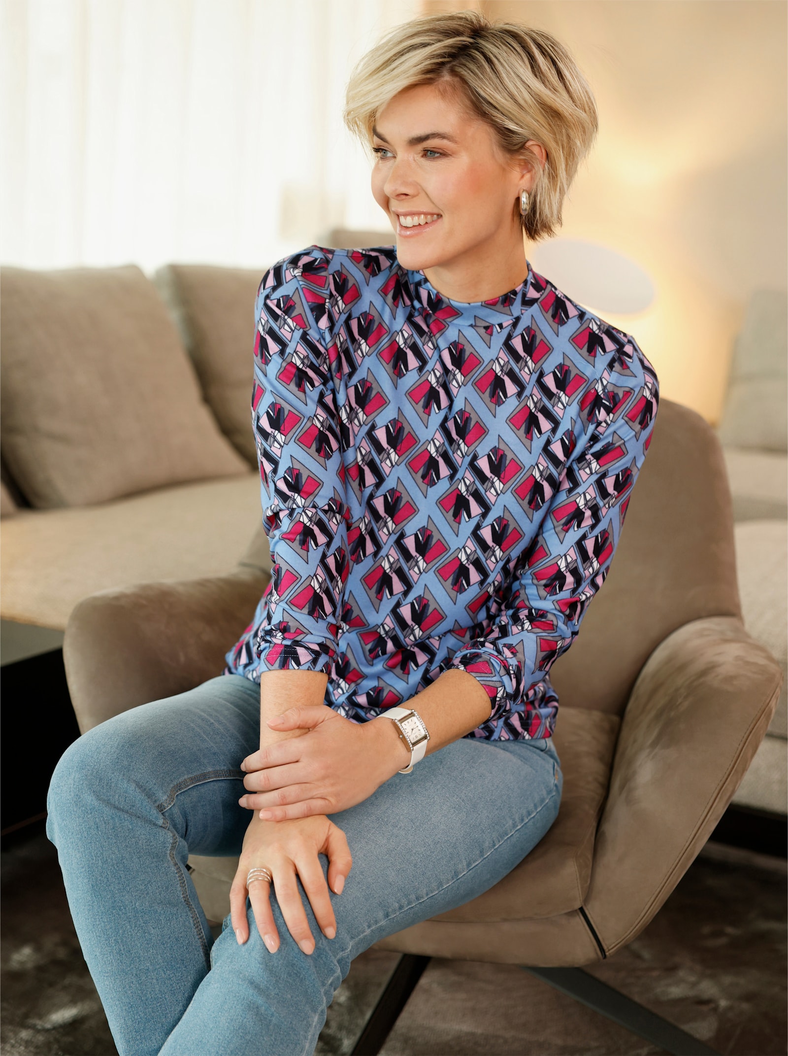 Stehkragenshirt mit grafischem Muster - pink-bleu-bedruckt