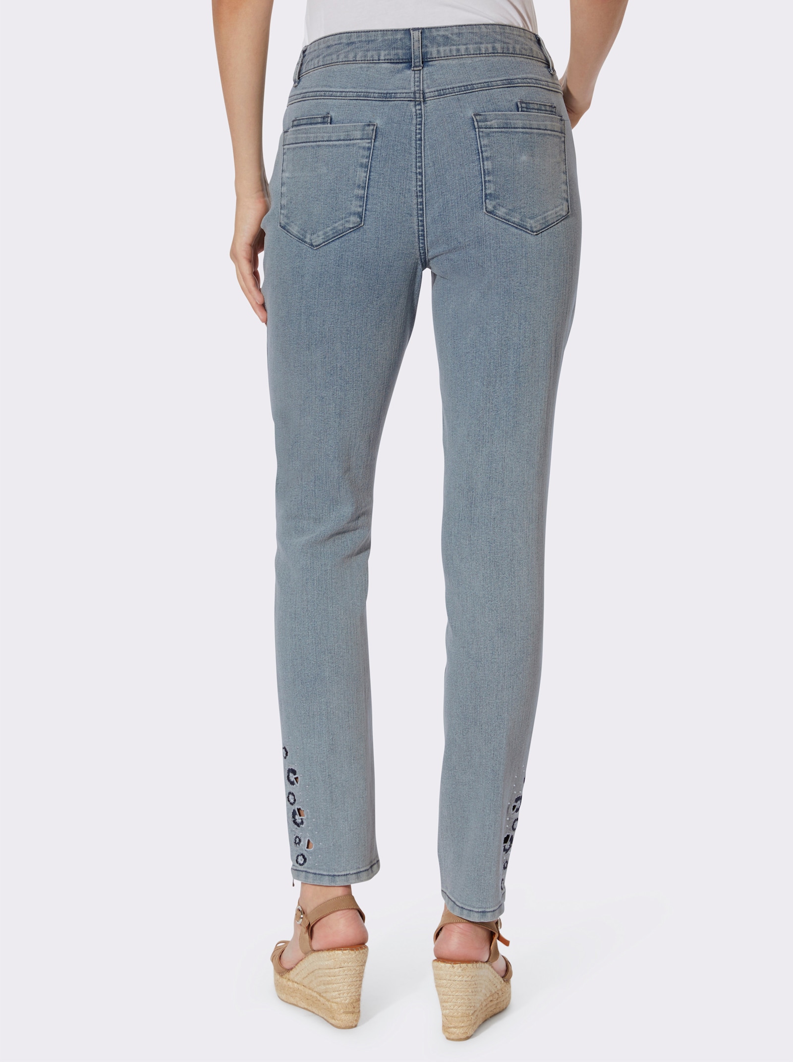 heine 5-Pocket-Jeans mit Schmuckknöpfen - blue-bleached