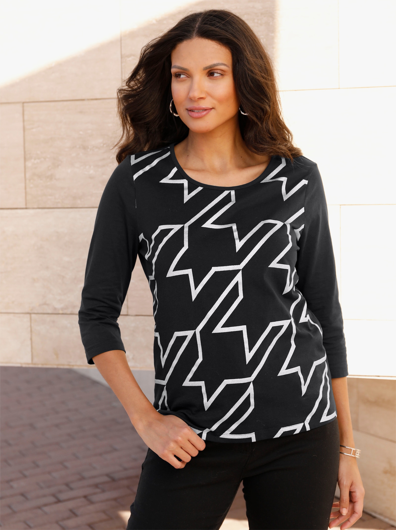 Rundhalsshirt mit Hahnentritt und Folienprint - schwarz