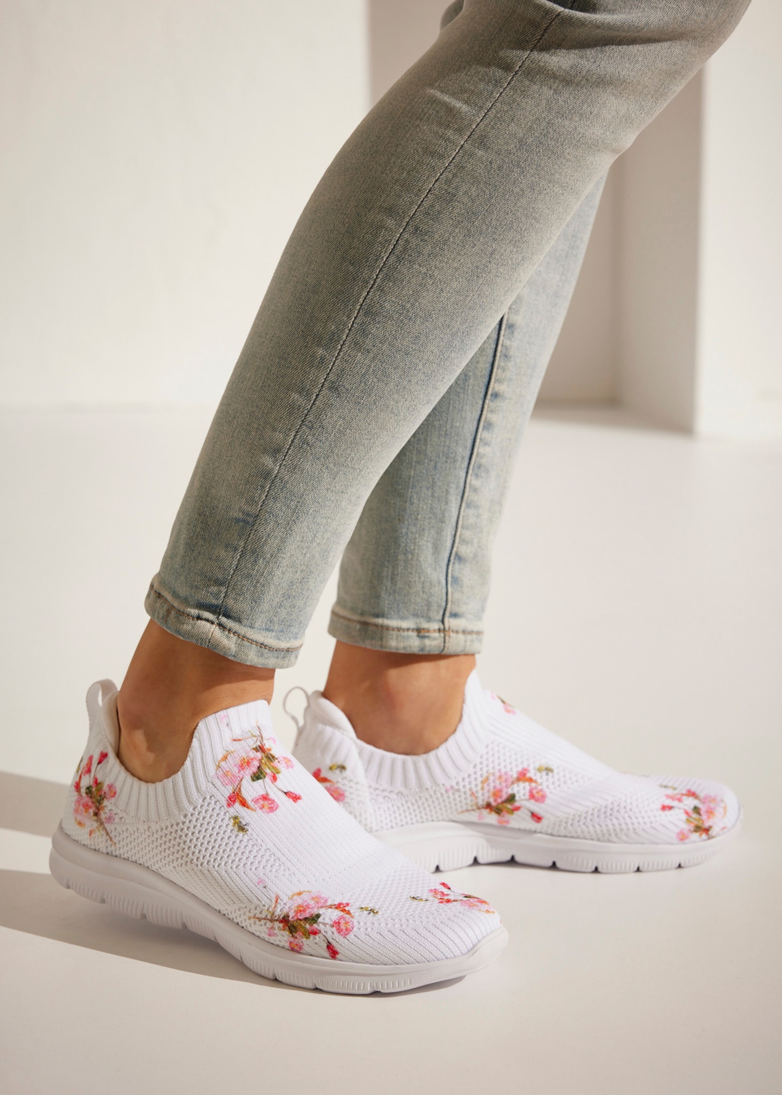 LASCANA Sneaker - weiß