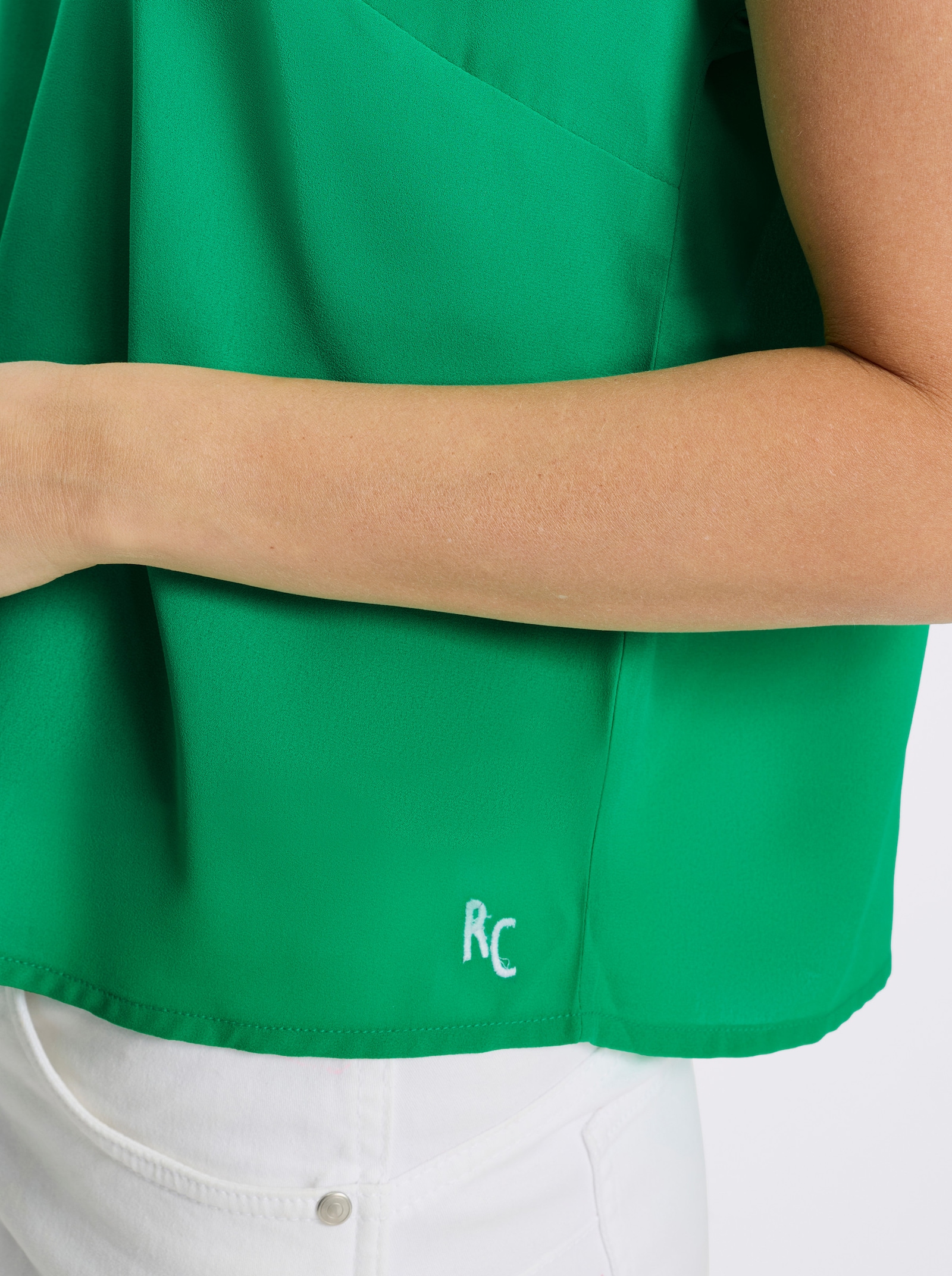 heine Kurzarmbluse mit überschnittener Schulter - grasgrün