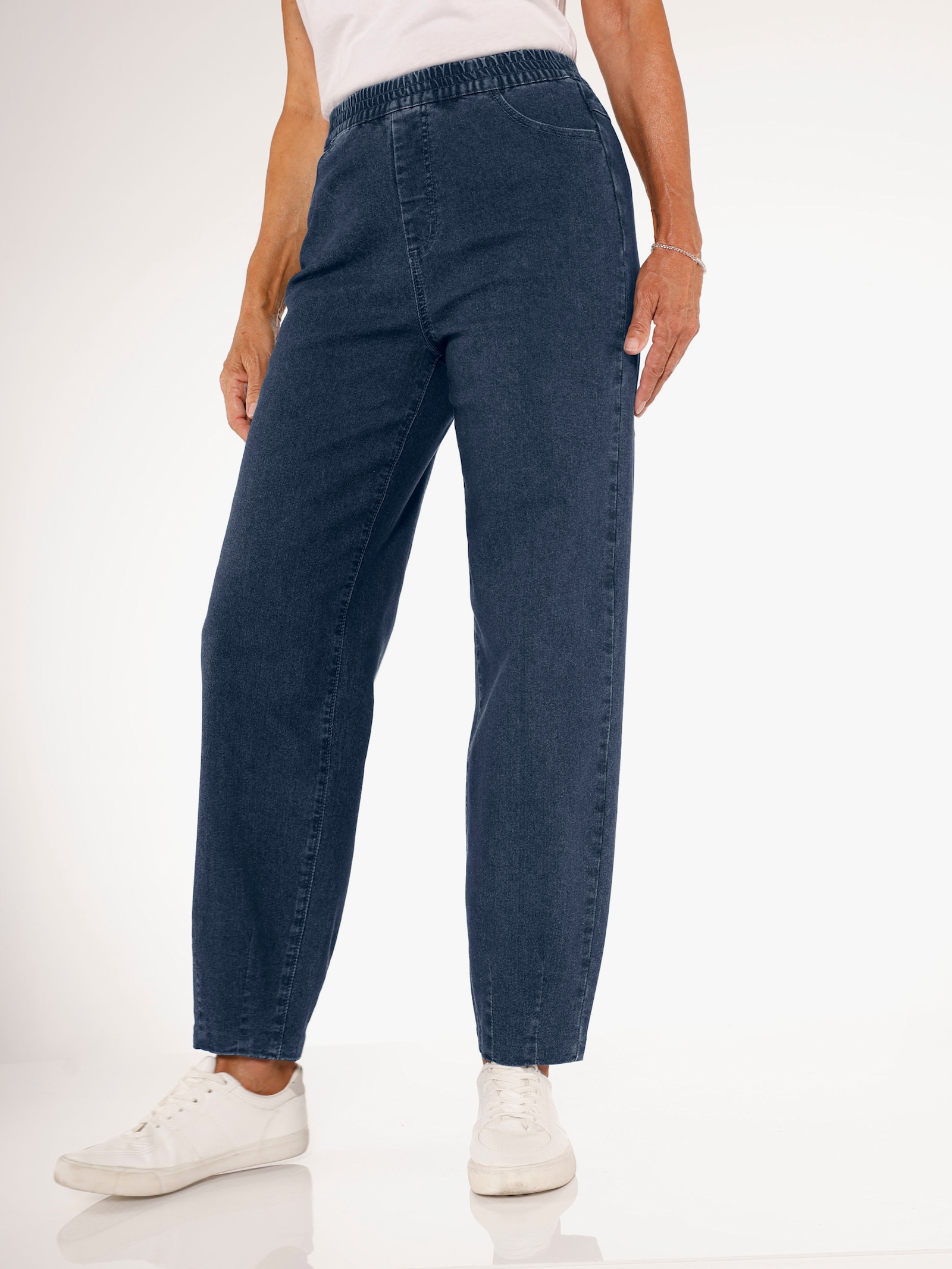 Schlupfjeans Mom-Schnitt mit weiteren Oberschenkeln - blue-stone-washed