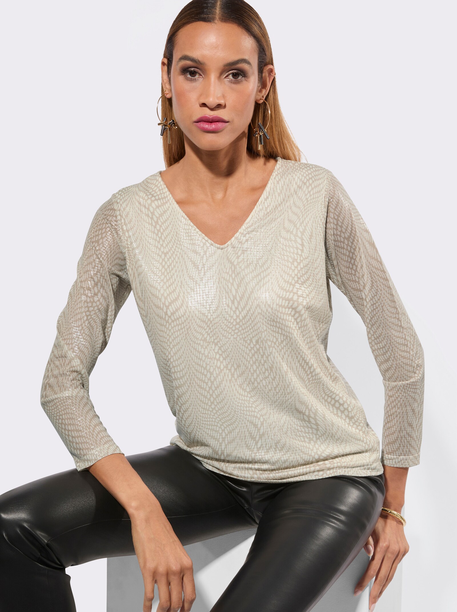 V-Shirt aus Mesh-Qualität - beige-champagner-bedruckt