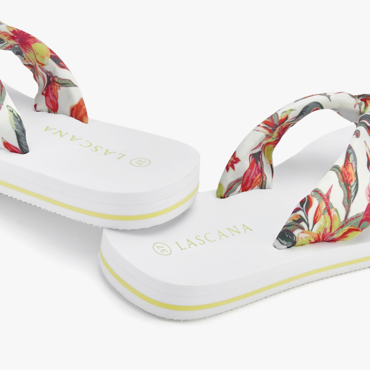 LASCANA Badslippers - wit gebloemd