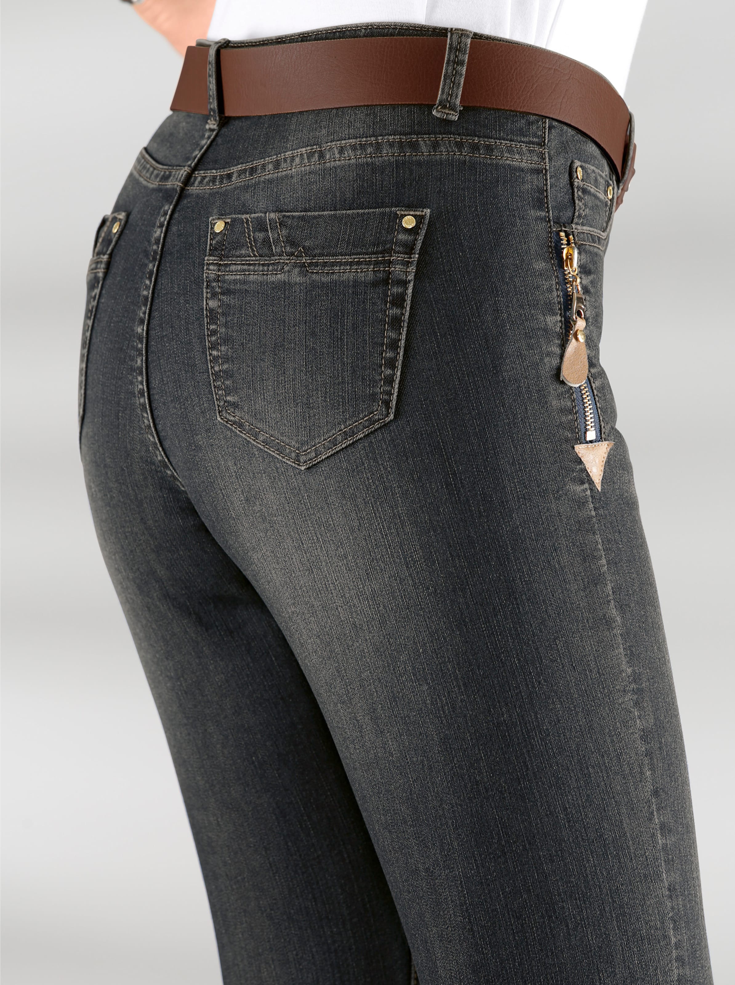 Wie laufen günstig Kaufen-5-Pocket-Jeans in grey-denim von heine. 5-Pocket-Jeans in grey-denim von heine <![CDATA[Gerade Jeans in modischer 5-Pocket-Form. Der rückwärtige Sattel und die Stretch-Qualität sorgen für einen tollen Sitz. Mit Formbund, Gürtelschlaufen sowie Knopf- 