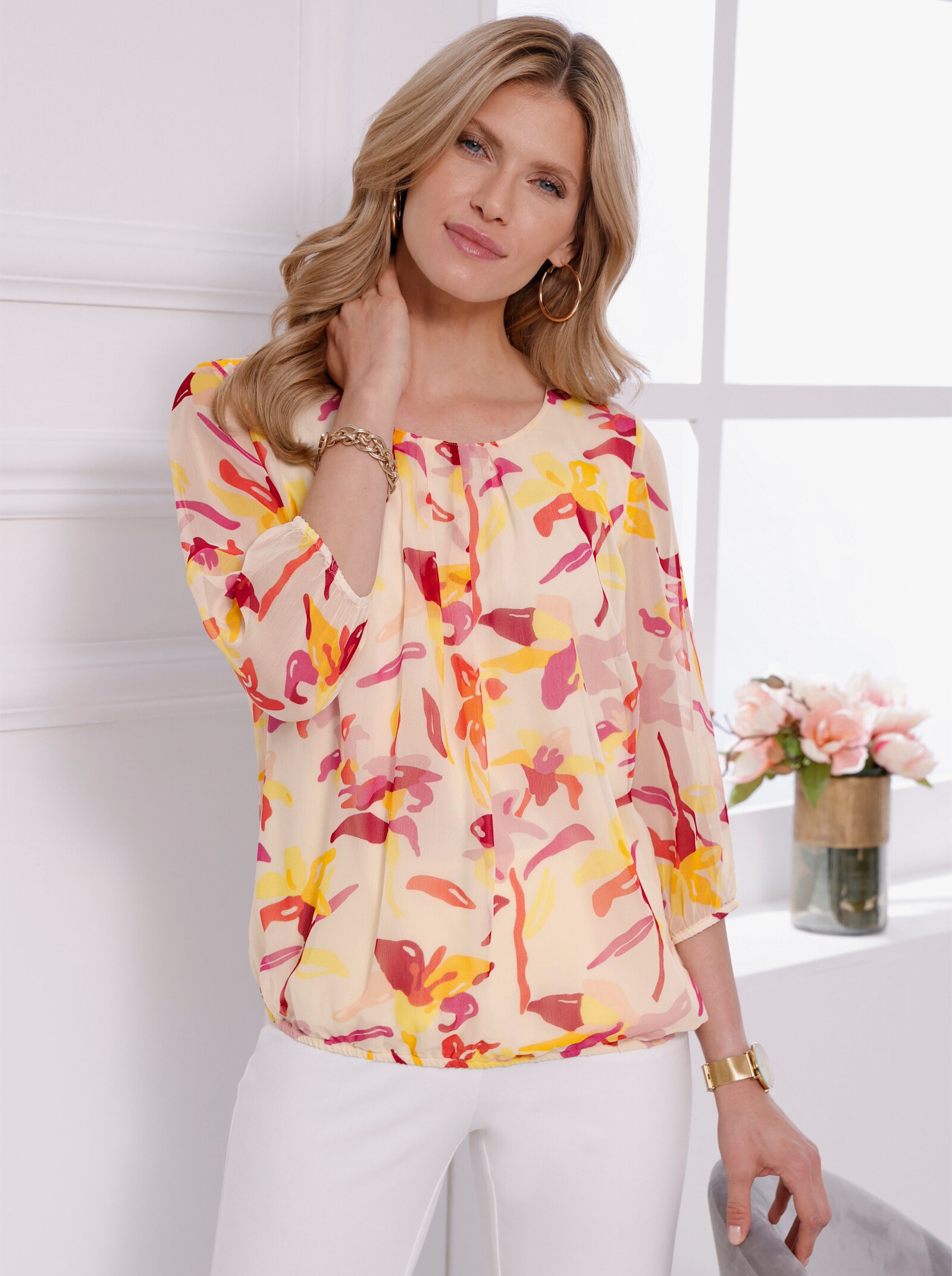 Georgettebluse im floralen Dessin - champagner-apricot-bedruckt