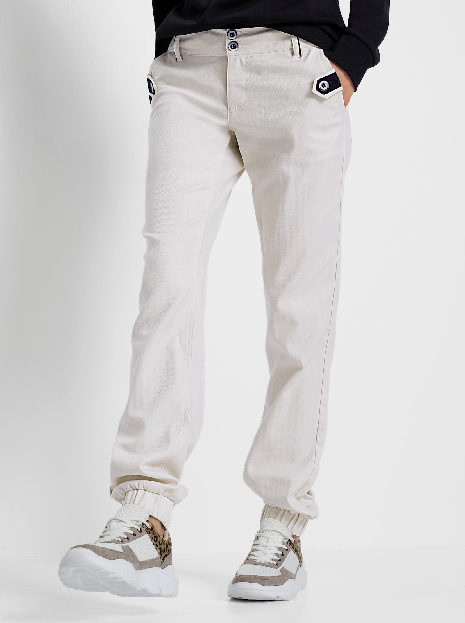 Hose mit Bündchen am Beinabschluss - ecru