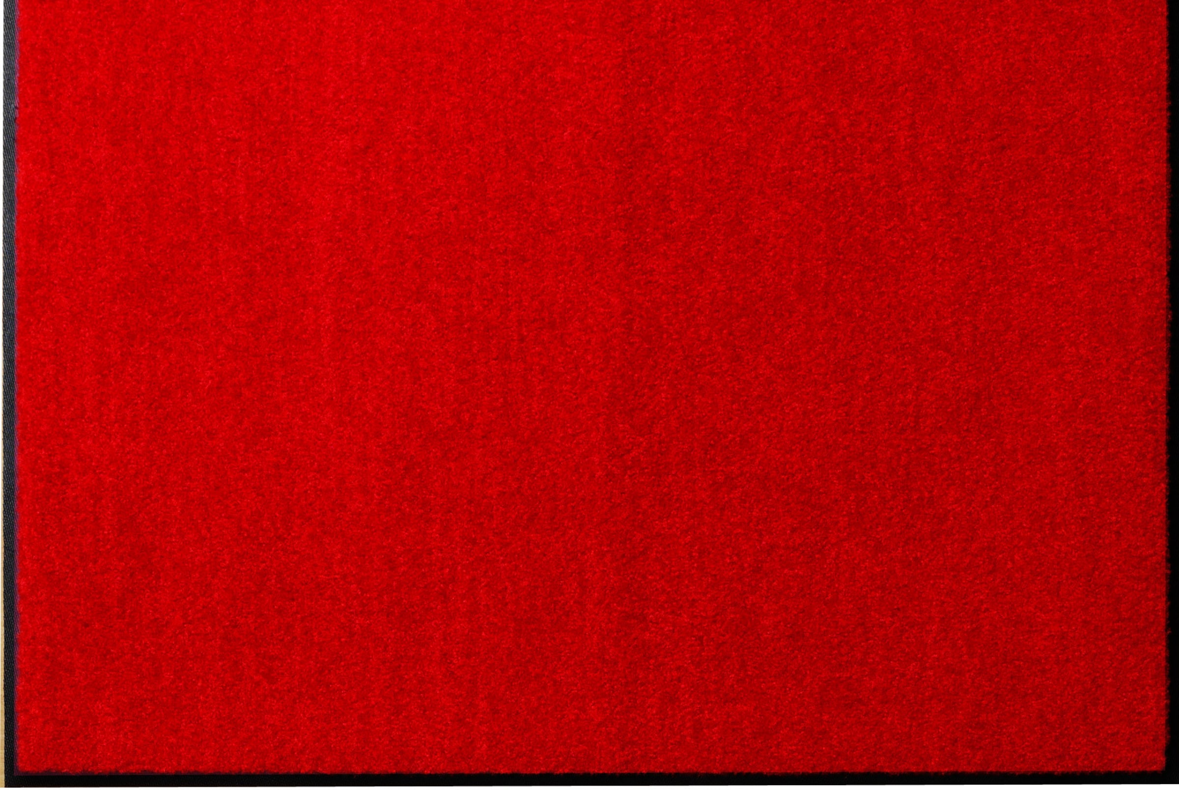 Man at günstig Kaufen-Fußmatte in rot von Salonloewe. Fußmatte in rot von Salonloewe <![CDATA[Fußmatte Quadratisch. Wetterfest, für drinnen und draußen. Made in Germany. Rückseite aus rutschfestem Gummi. Äußerst strapazierfähig. PVC-frei. Für Fußbodenheizung