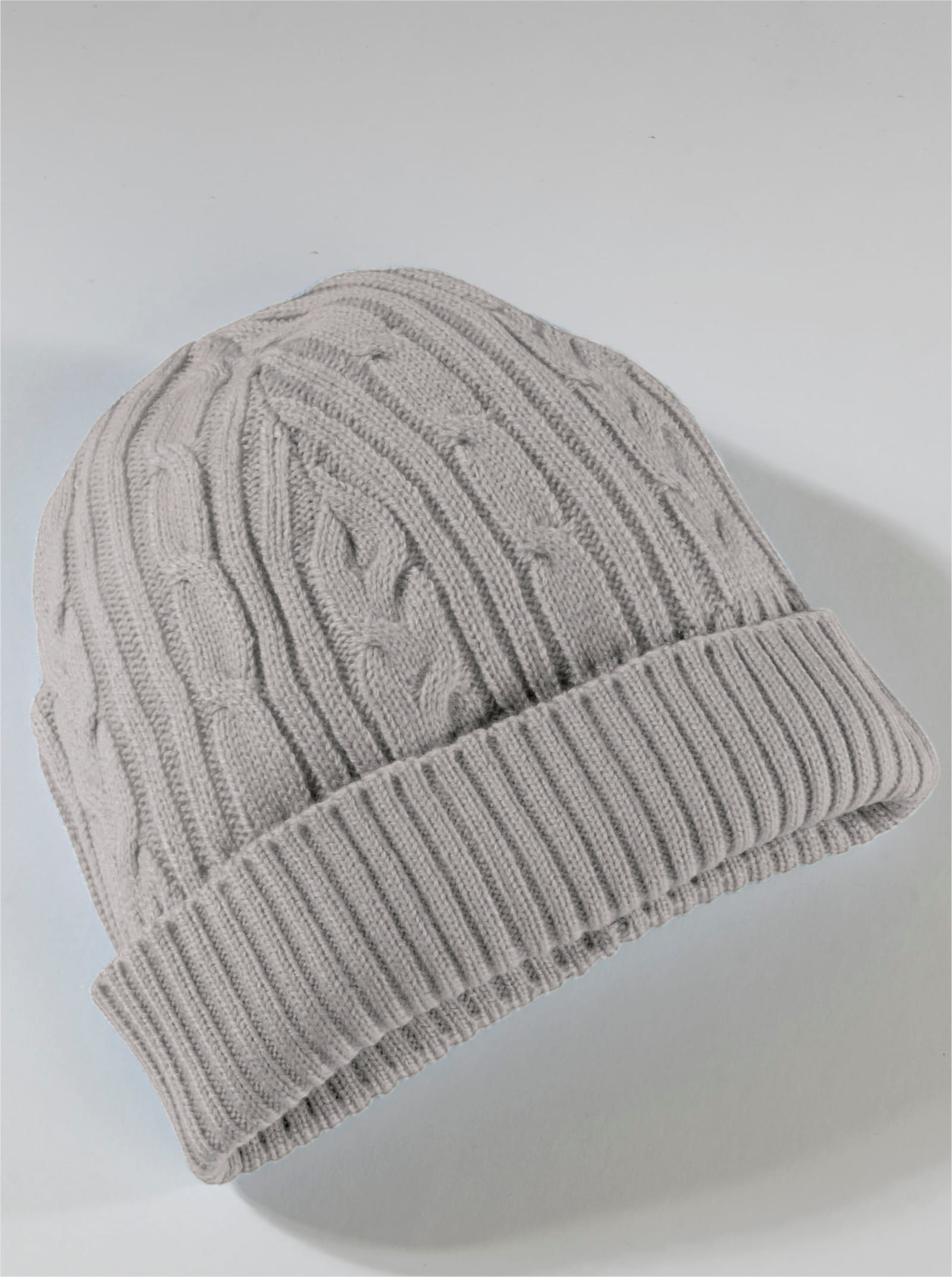 Strickmütze mit Zopf- und Rippenmuster - steingrau-meliert