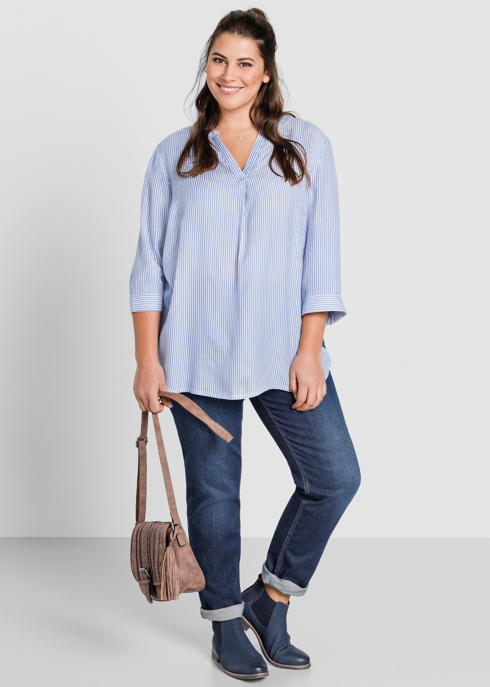 sheego Tunika mit dekorativer Falte - hellblau-weiß