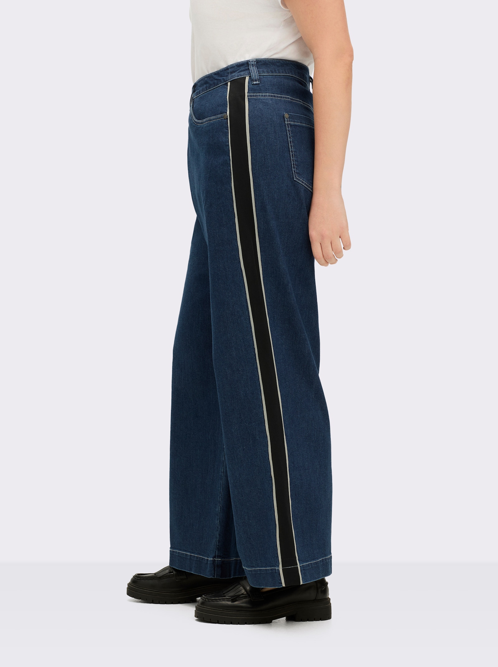 sheego Jeans mit weitem Bein und Galonstreifen - blue-stone-washed