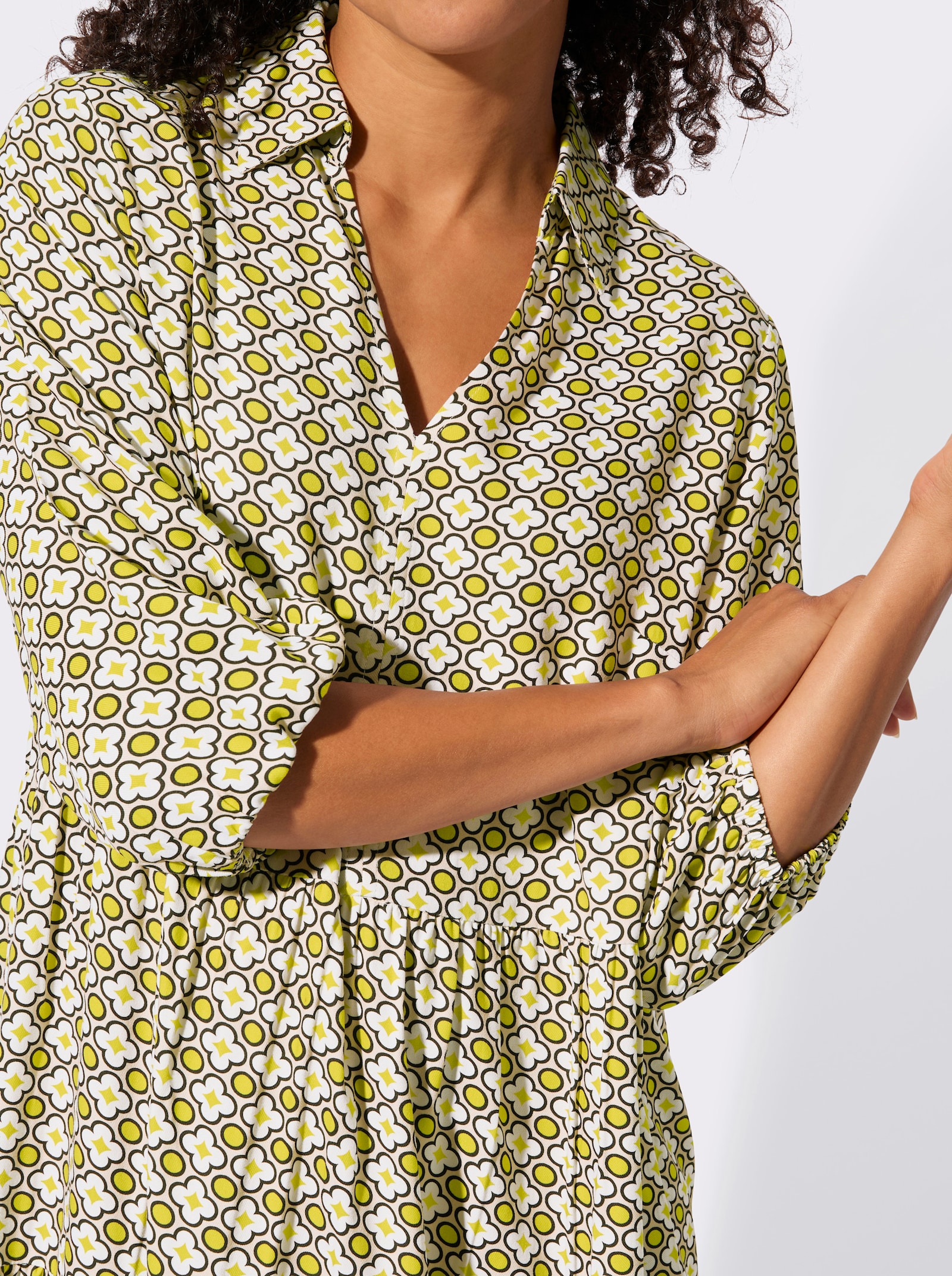 Stufenkleid mit offenem Hemdkragen - sand-limone-bedruckt