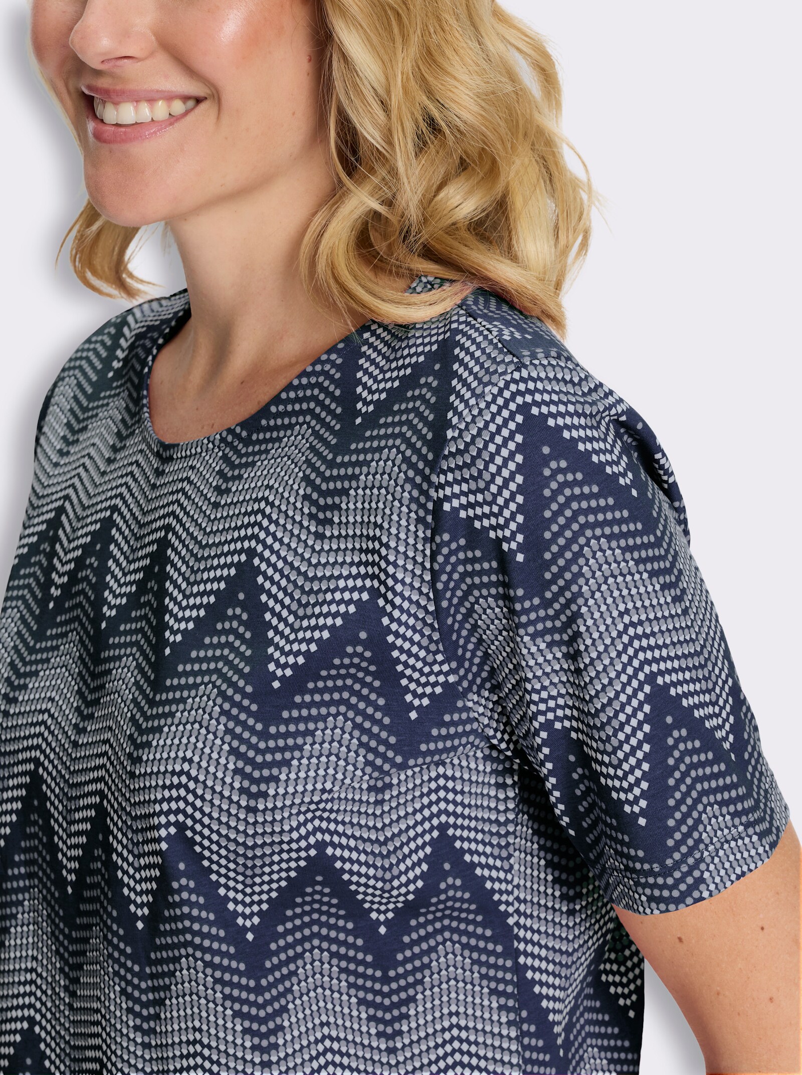 Rundhalsshirt mit Zickzack-Muster - marine-taubenblau-bedruckt