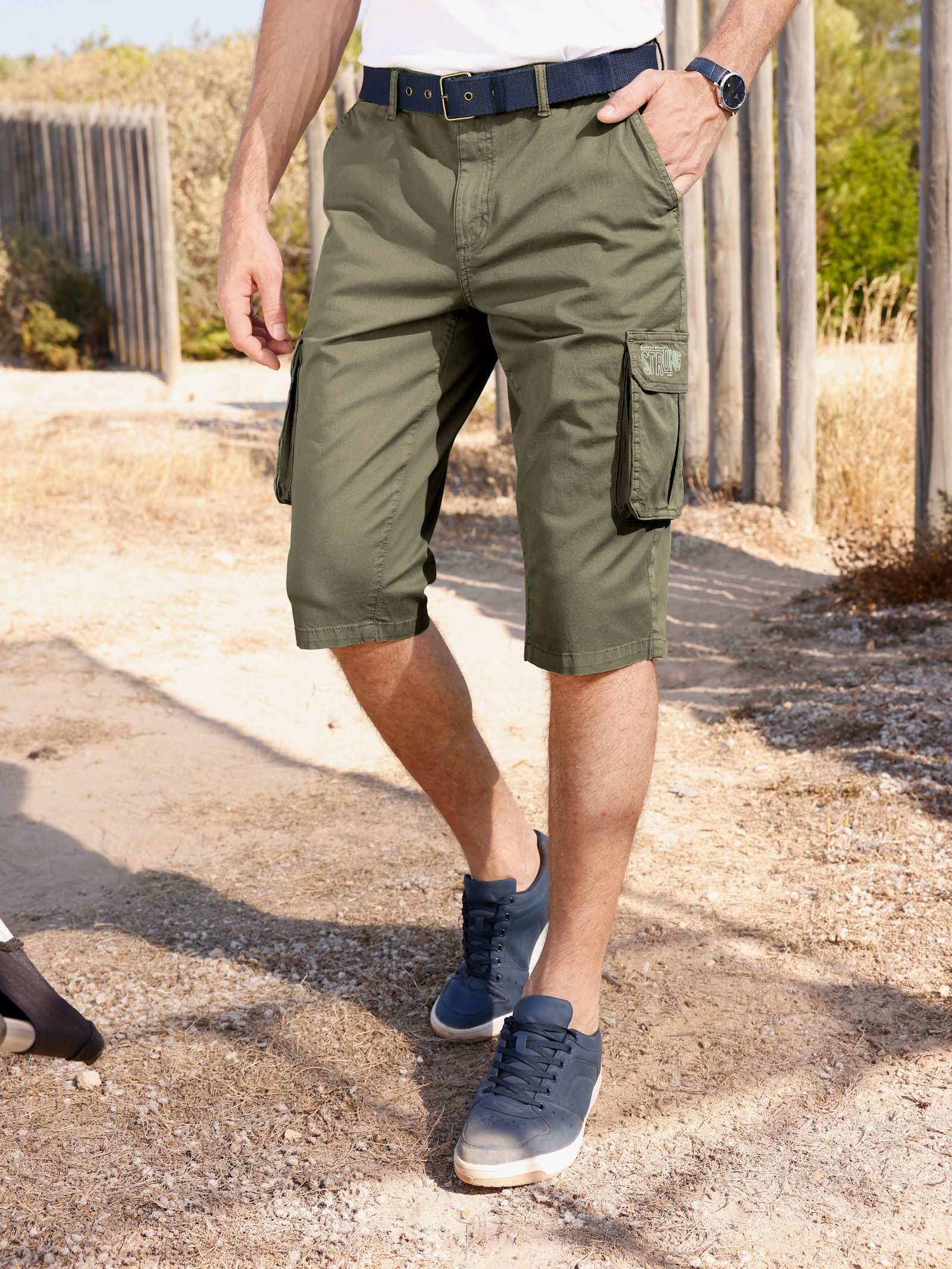 Bermudas in Twill-Qualität - khaki