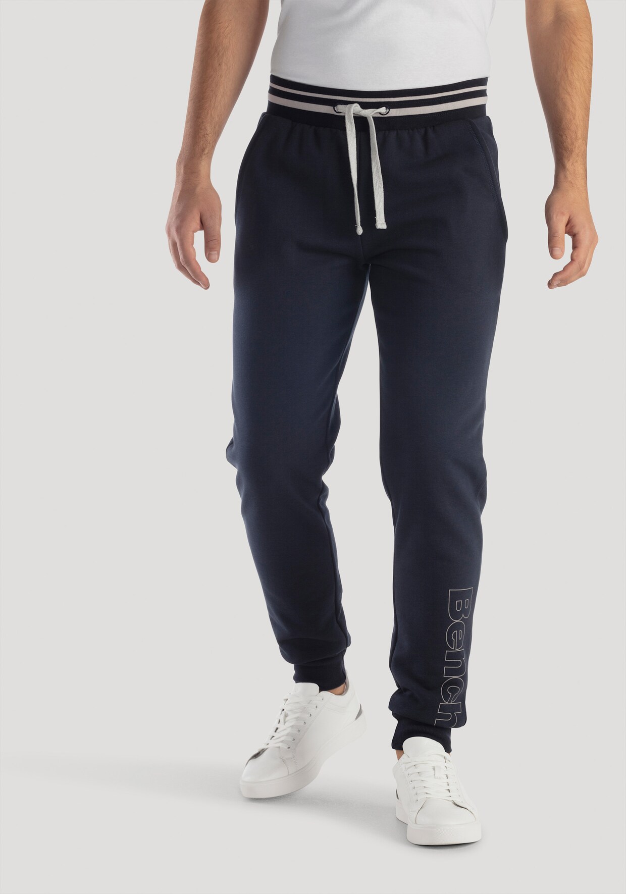 Bench. Sweathose - navy