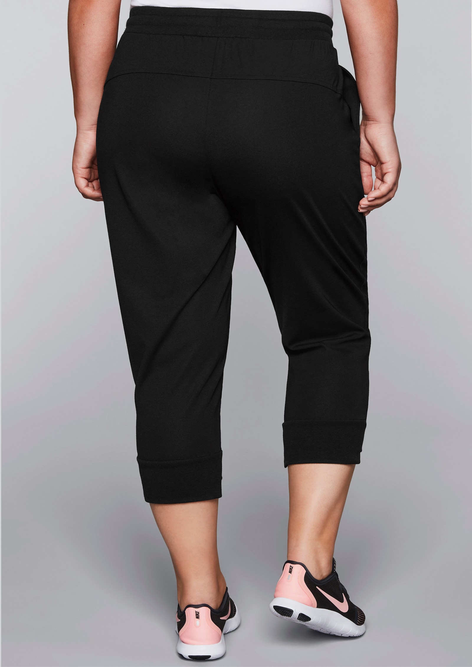 sheego Sweathose in 3/4-Länge - schwarz