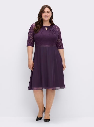 Spitzenkleid mit weitem Rockteil - traube