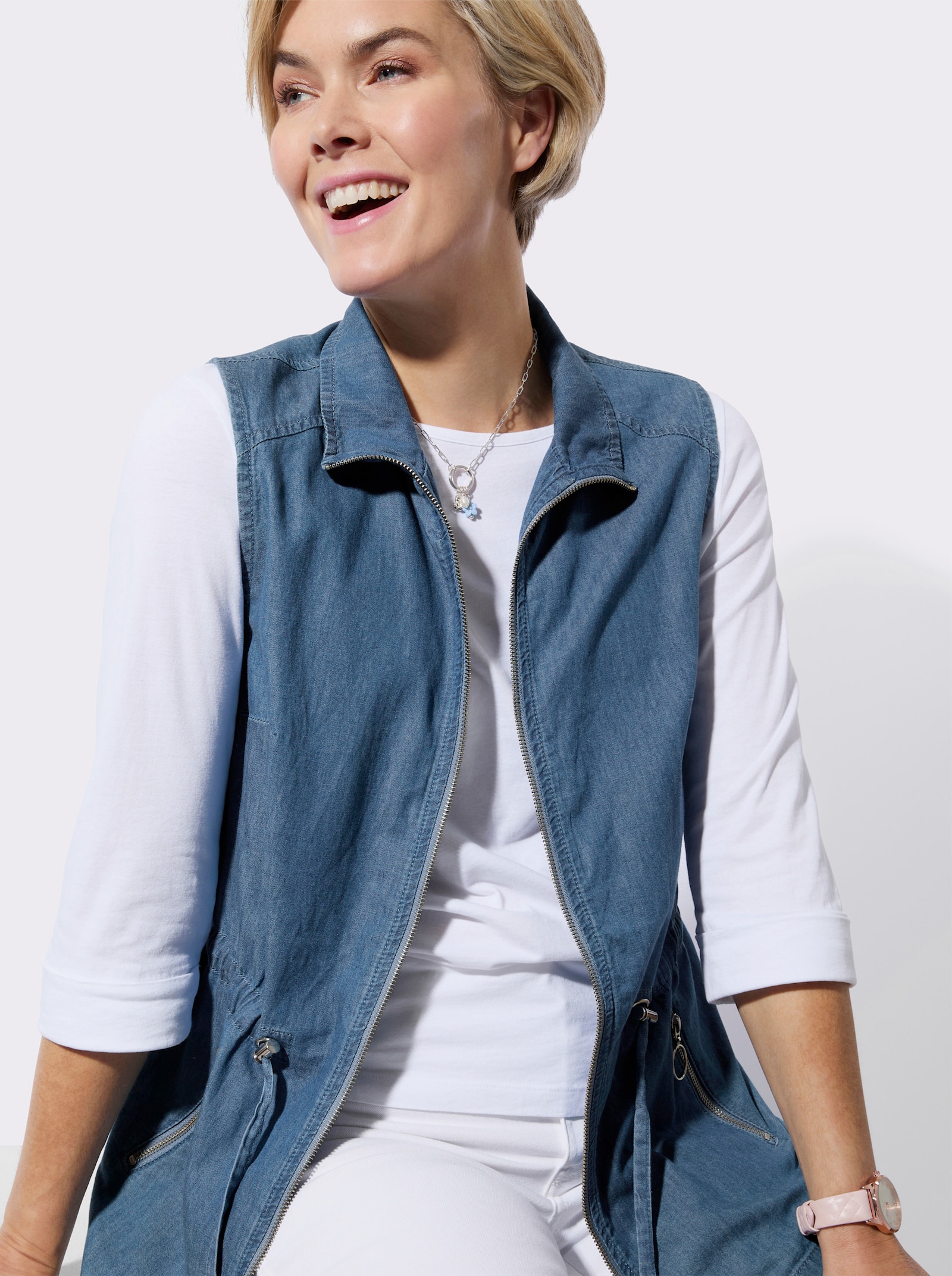 Jeansweste mit schräger Schulterpasse - blue-bleached