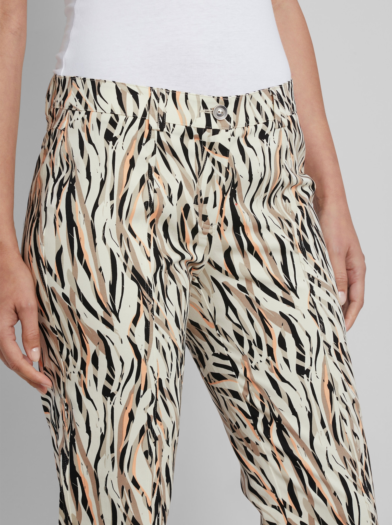 heine Druckhose in schmaler Form - champagner-schwarz-bedruckt