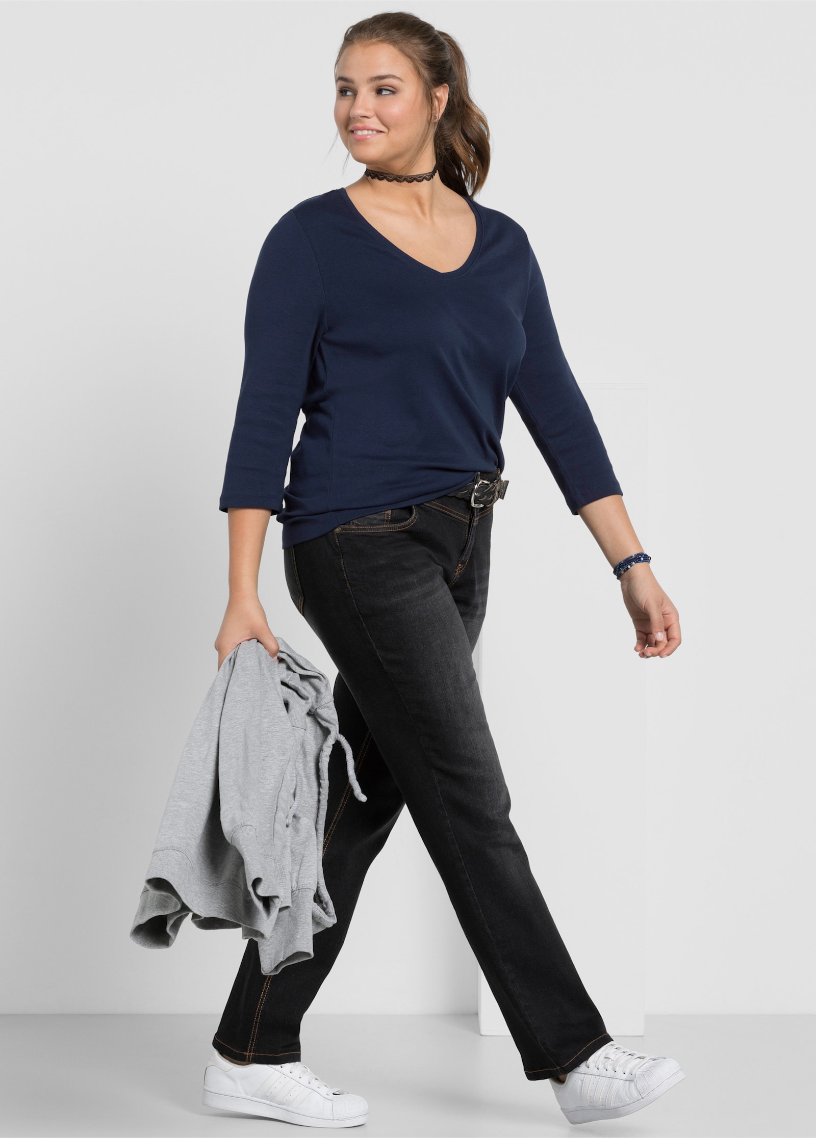 sheego Gerade Jeans mit Used-Effekten - black denim