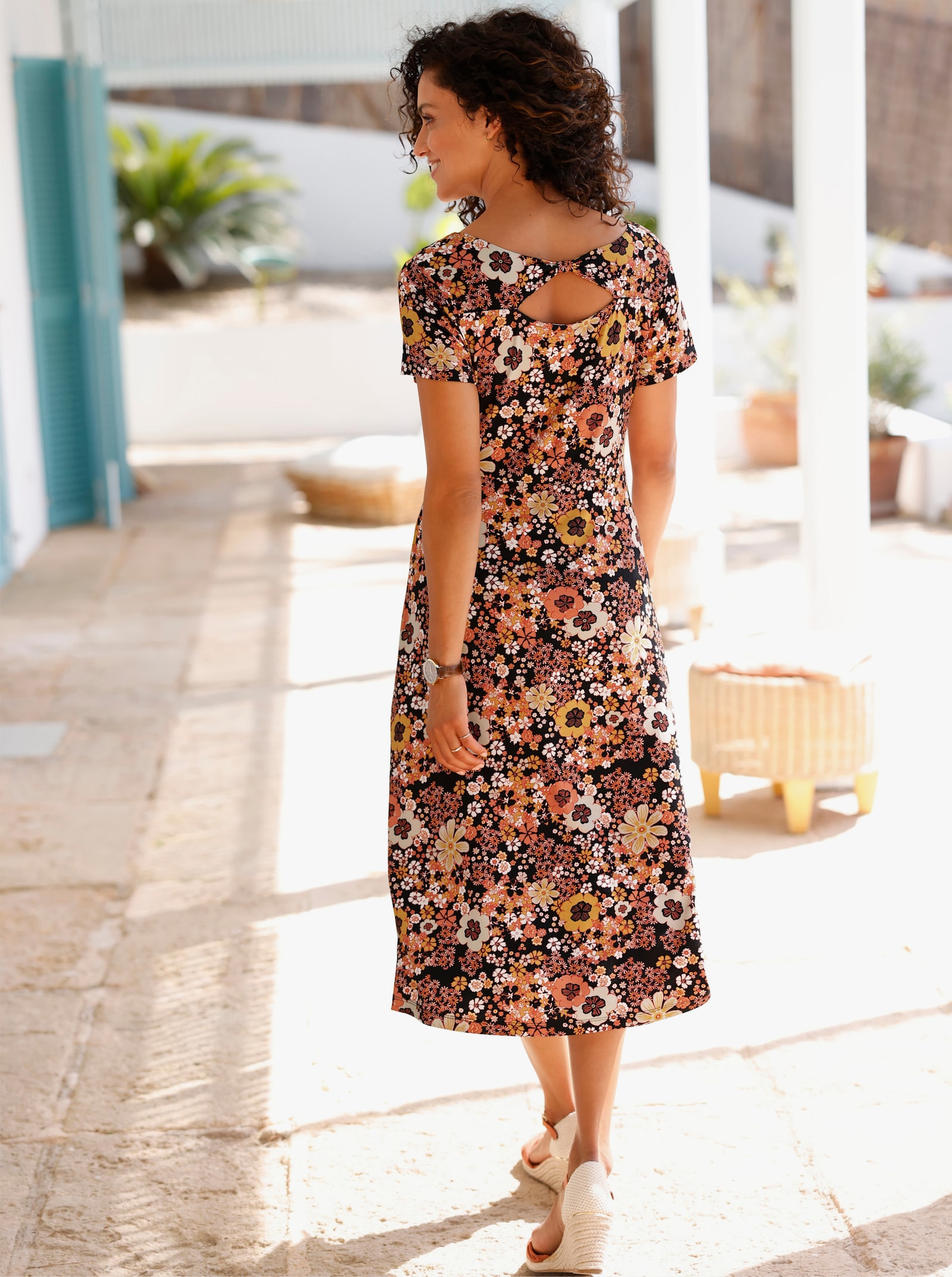 Jerseykleid mit Rückenausschnitt - schwarz-papaya-bedruckt