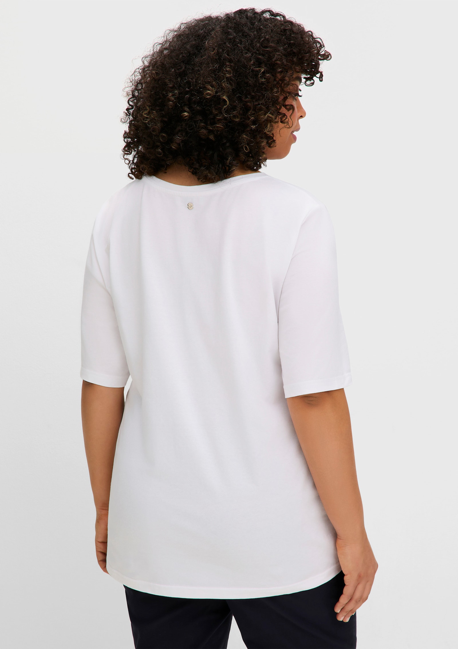 sheego Shirt met V-hals van jersey, licht getailleerd - wit