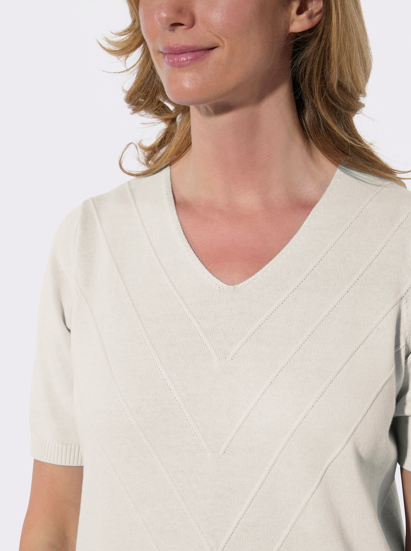 V-Ausschnitt-Pullover mit V-Strukturstrick vorn - ecru