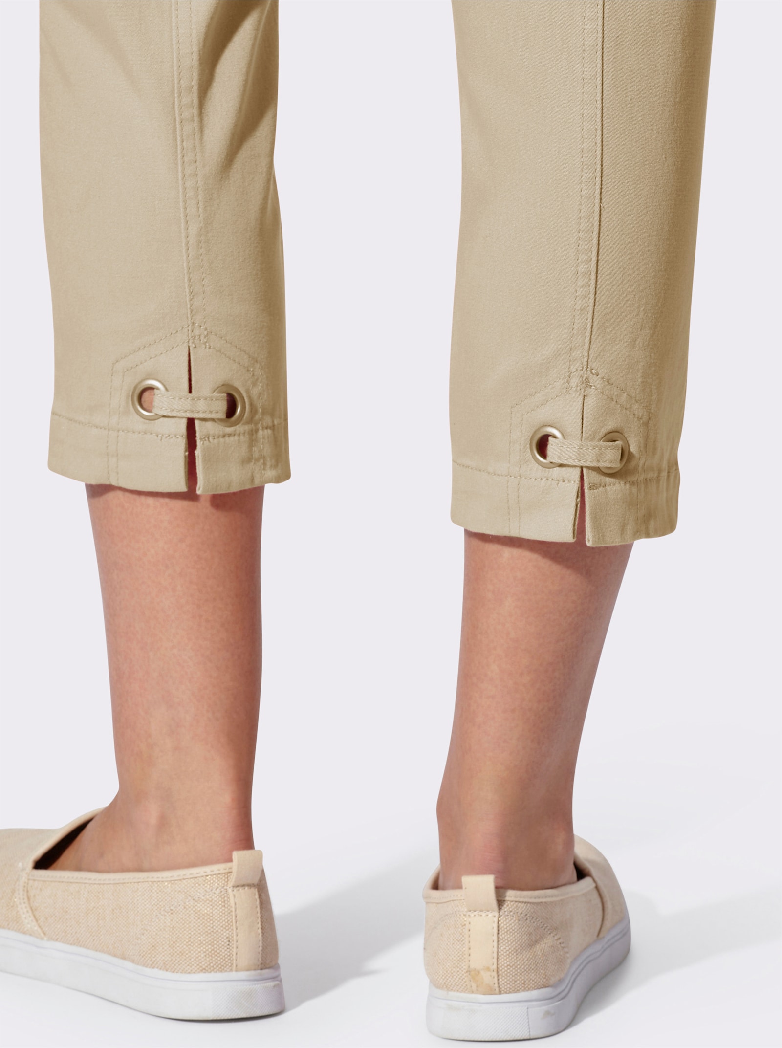 7/8-Jeans mit dekorativem Beinabschluss - sand