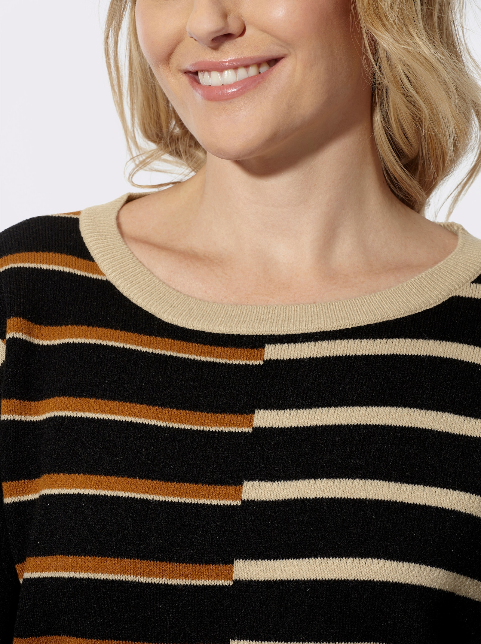 Rundhalspullover mit Jacquard-Streifen-Muster - schwarz-cognac-gemustert