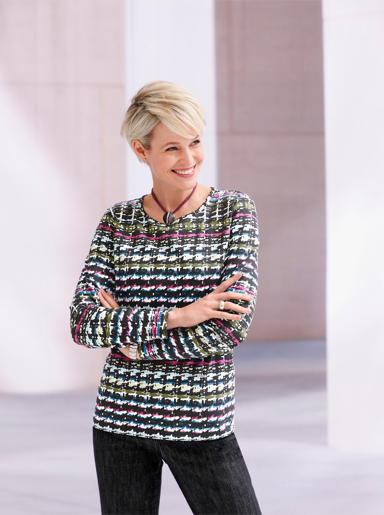 Rundhalsshirt paspelierter Ausschnitt - ecru-topas-bedruckt