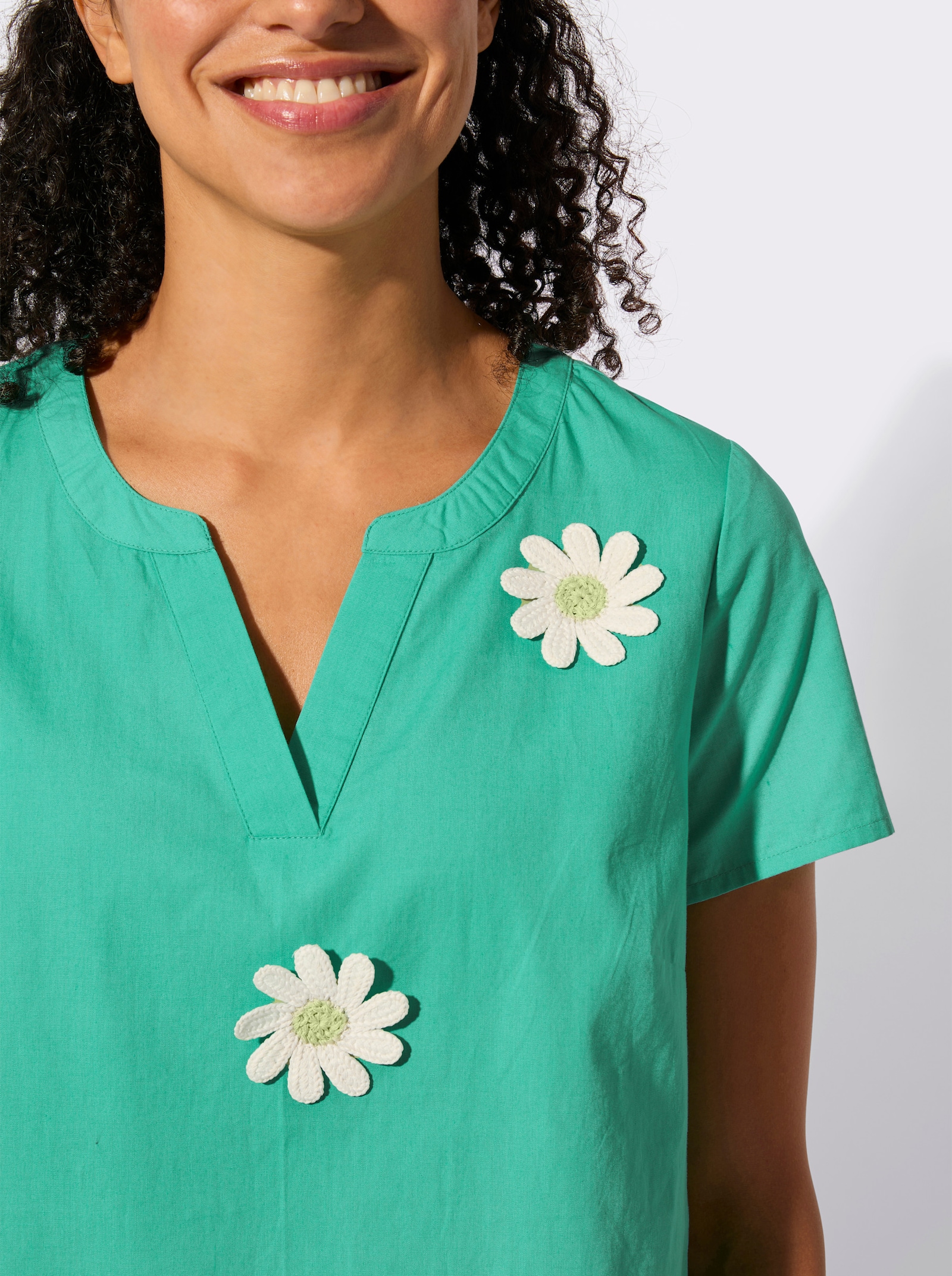 Schlupfbluse mit Blüten-Applikation - blaugrün