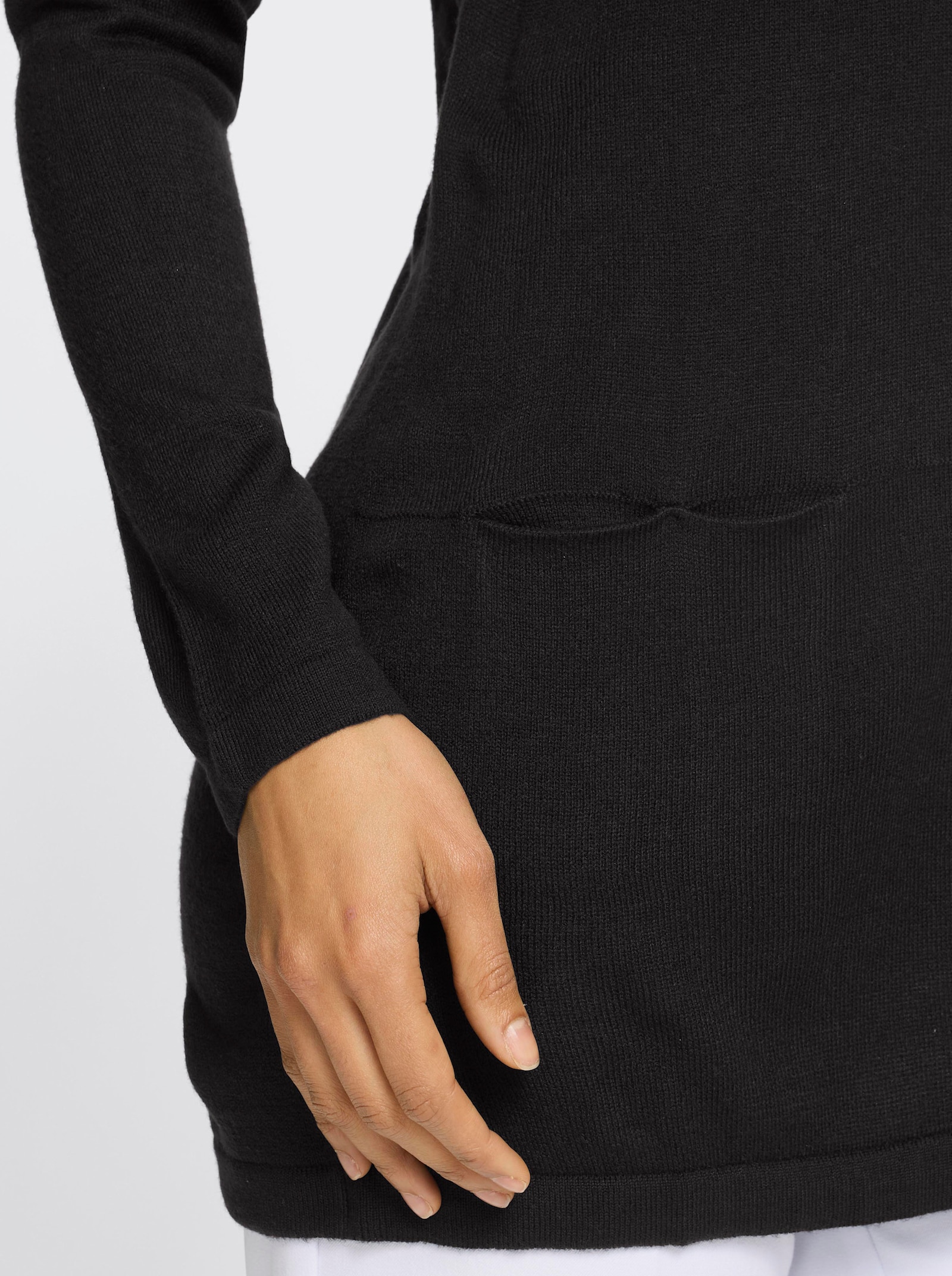 Longpullover in leichter A-Form - schwarz