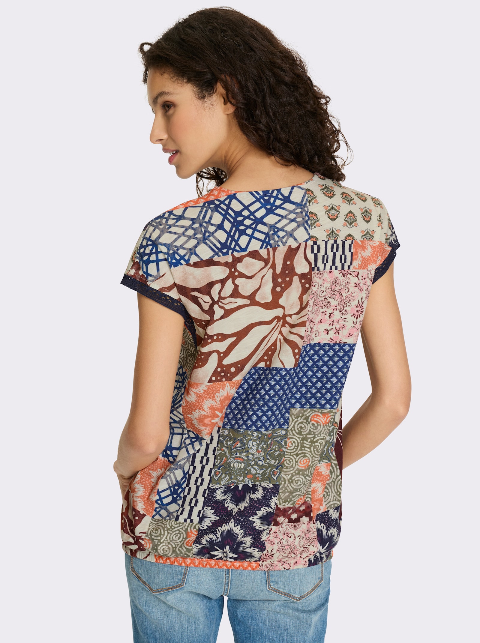 heine V-Shirt in Patch-Optik - champagner-marine-bedruckt