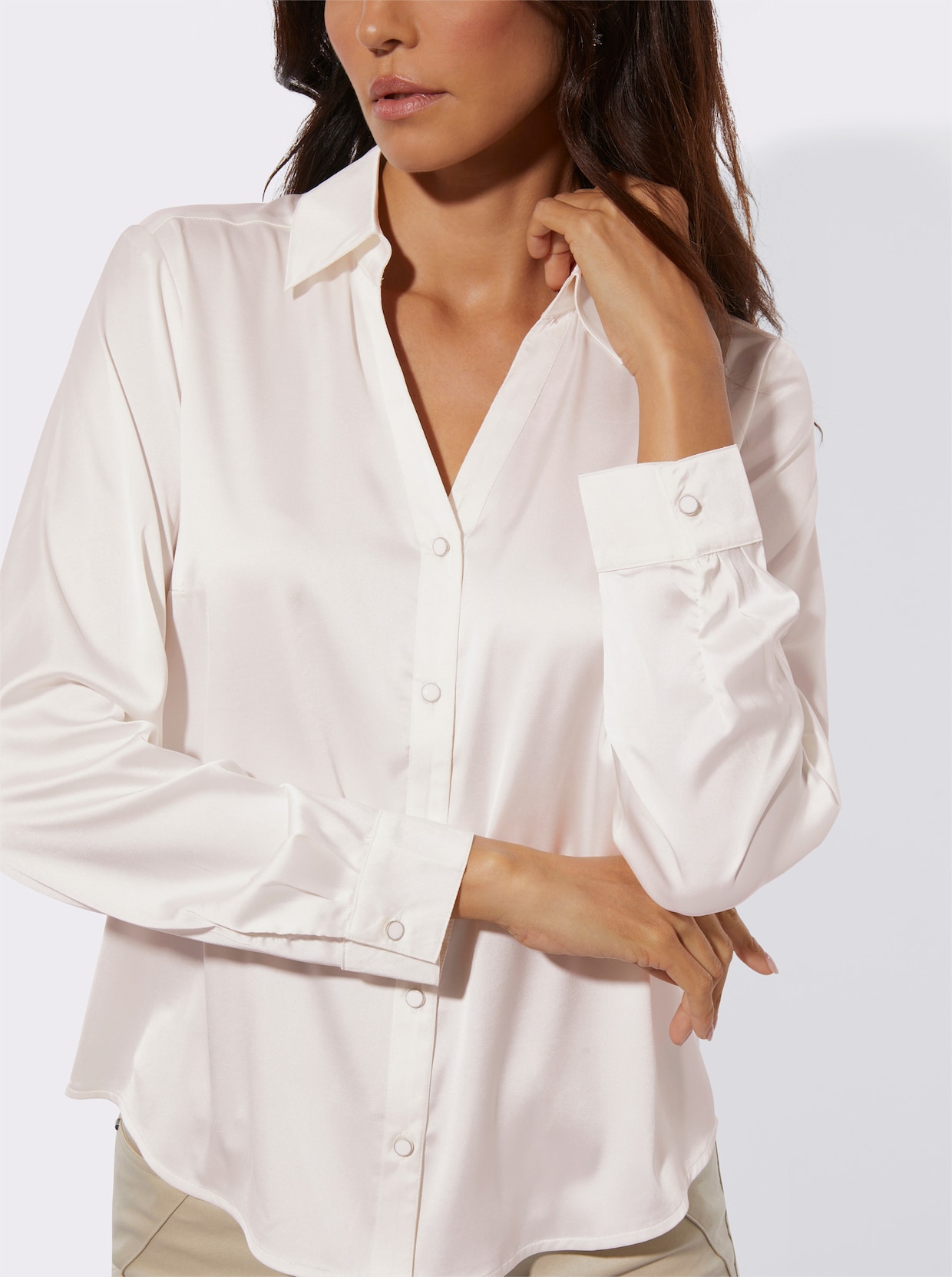 Satinbluse mit Kellerfalte hinten - ecru